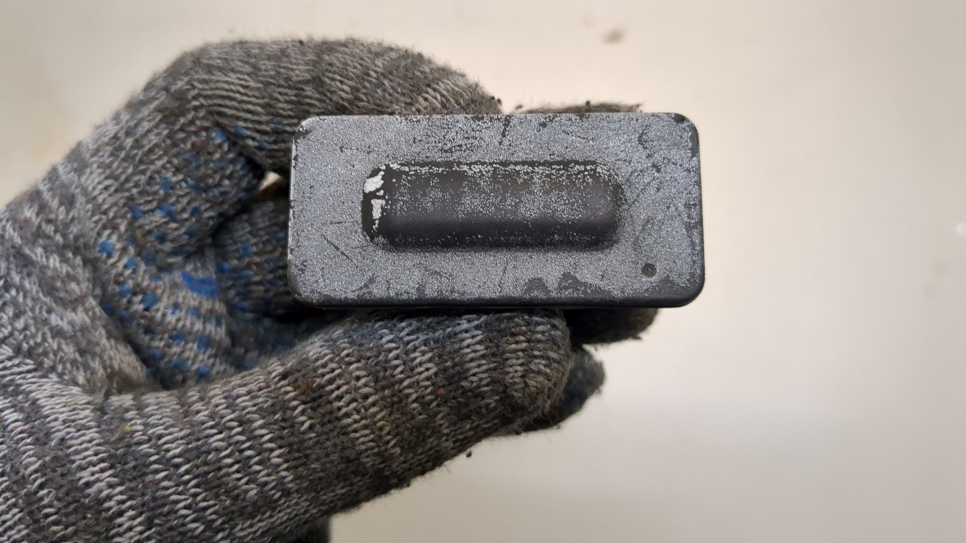 Кнопка открывания багажника