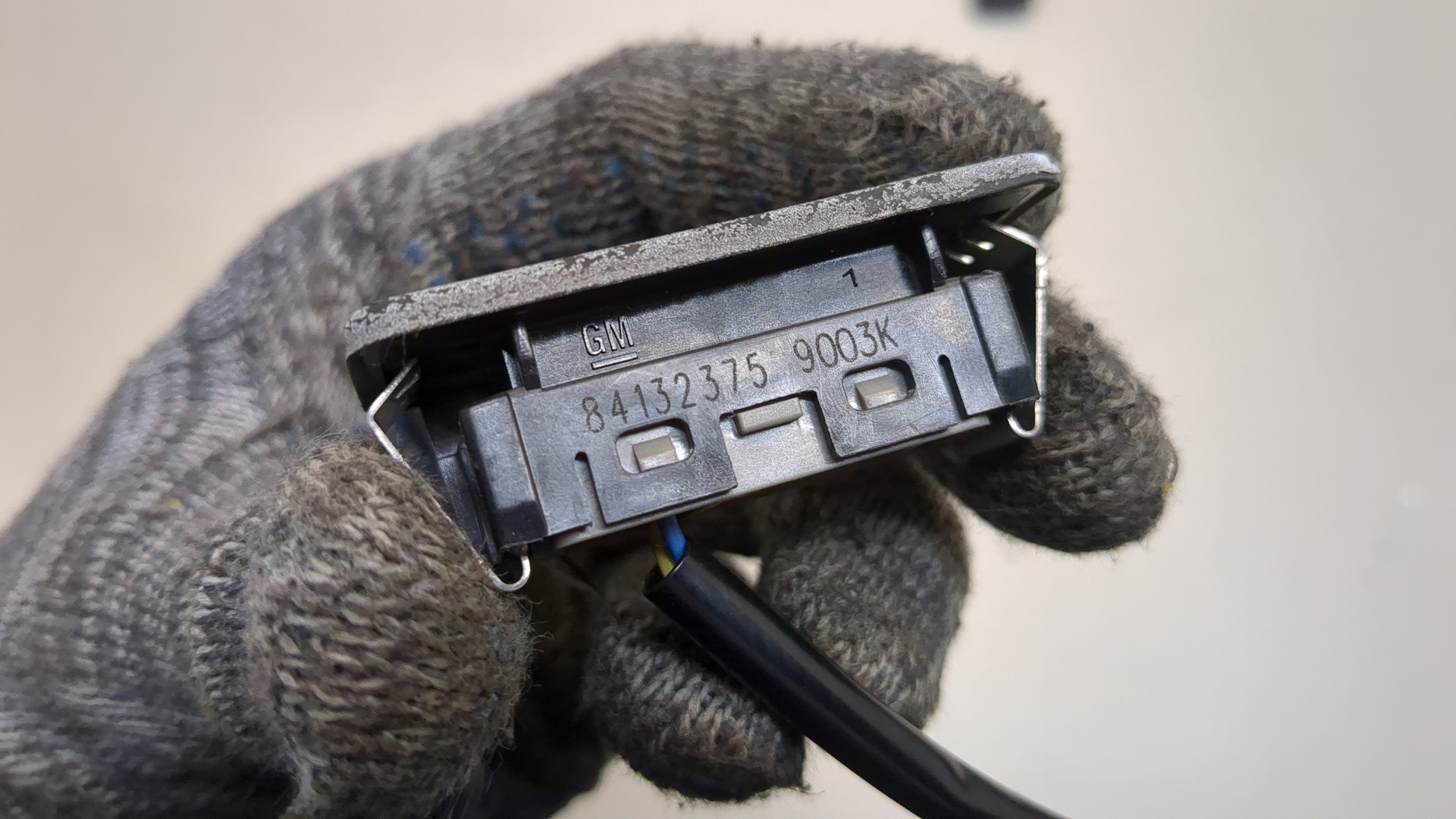 Кнопка открывания багажника