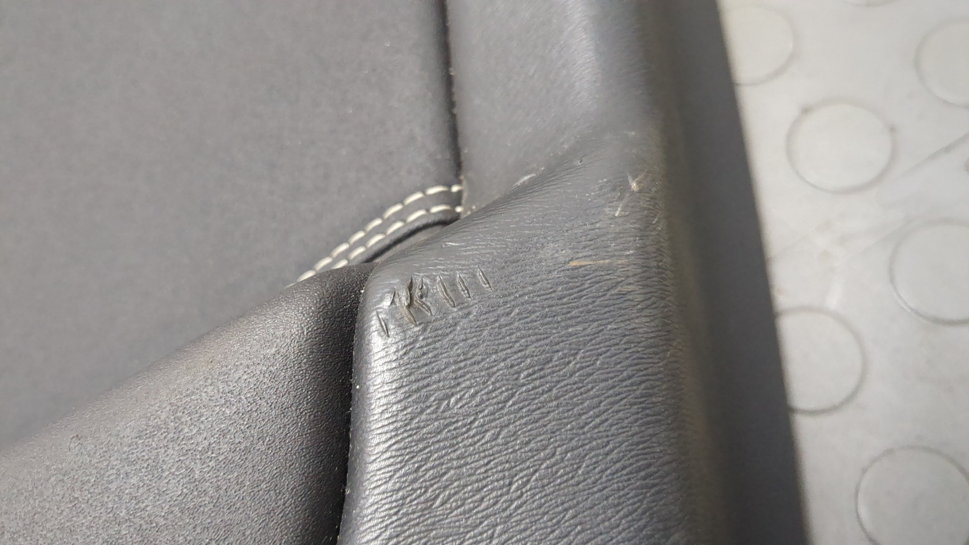 Обшивка двери задней правой