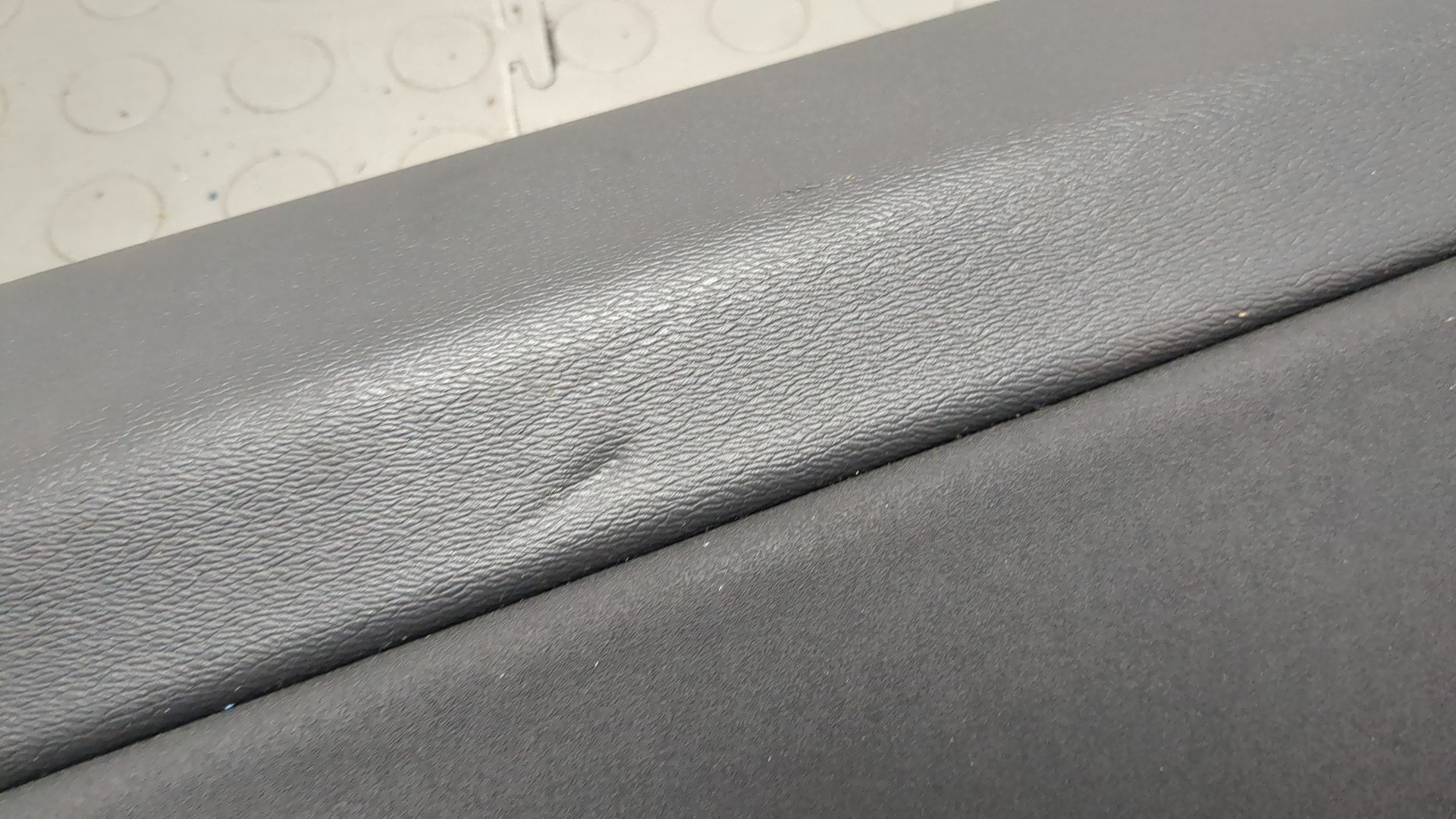 Обшивка двери задней правой