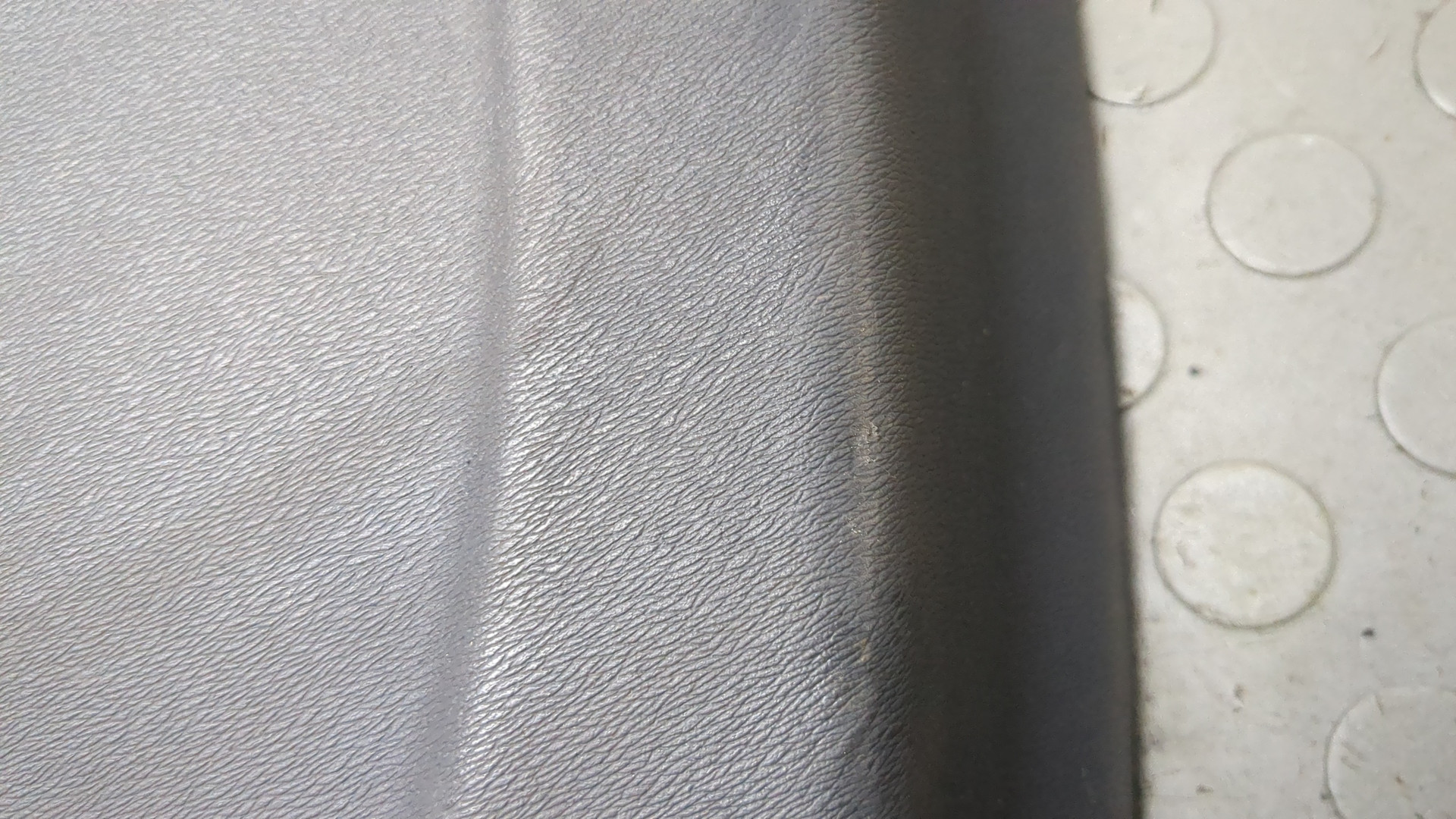 Обшивка двери задней правой