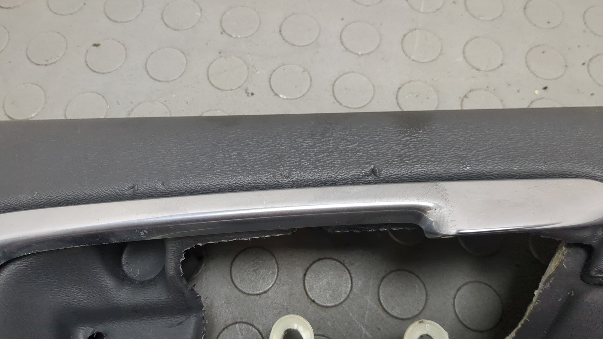 Обшивка двери задней правой