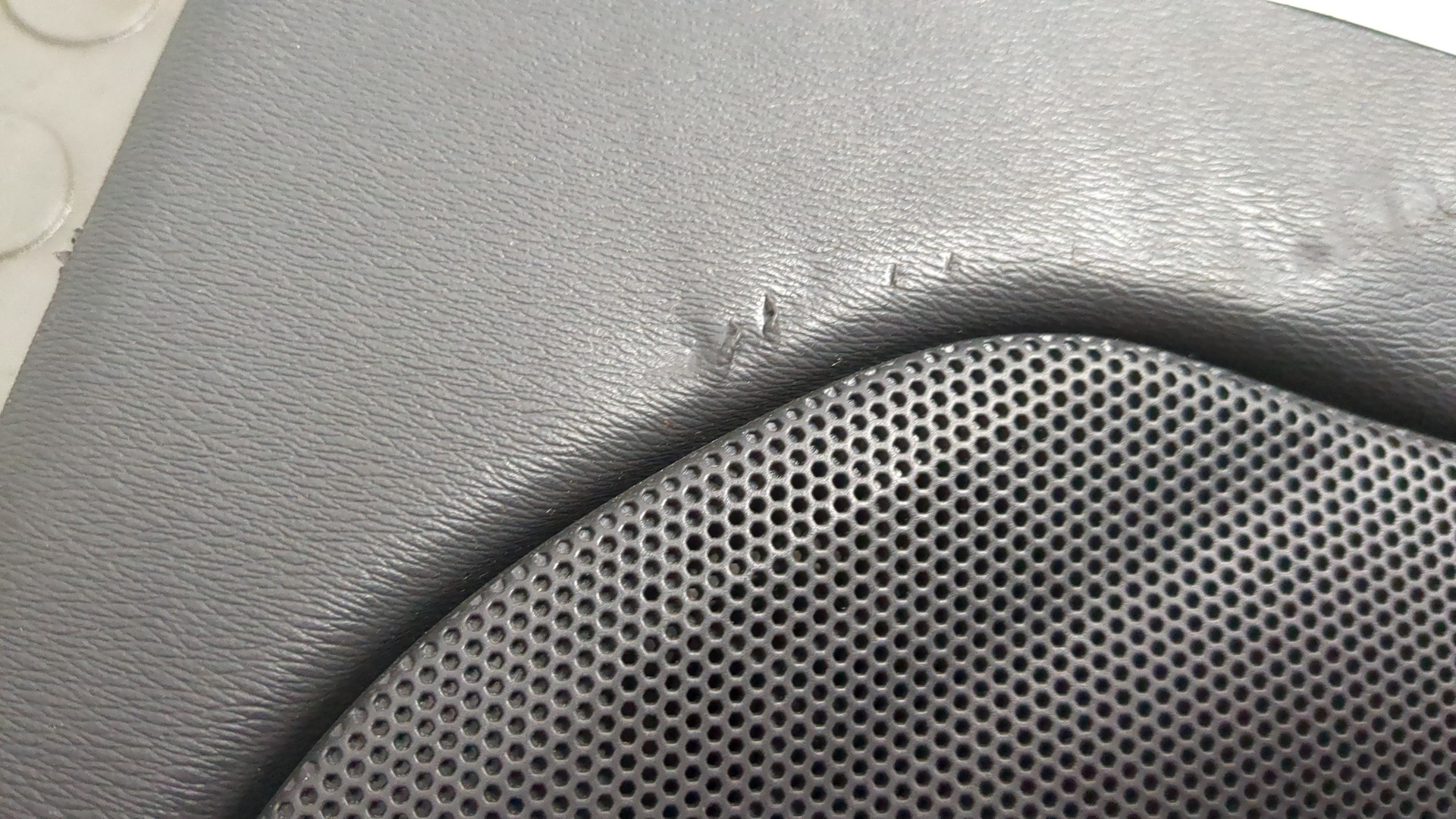 Обшивка двери задней правой