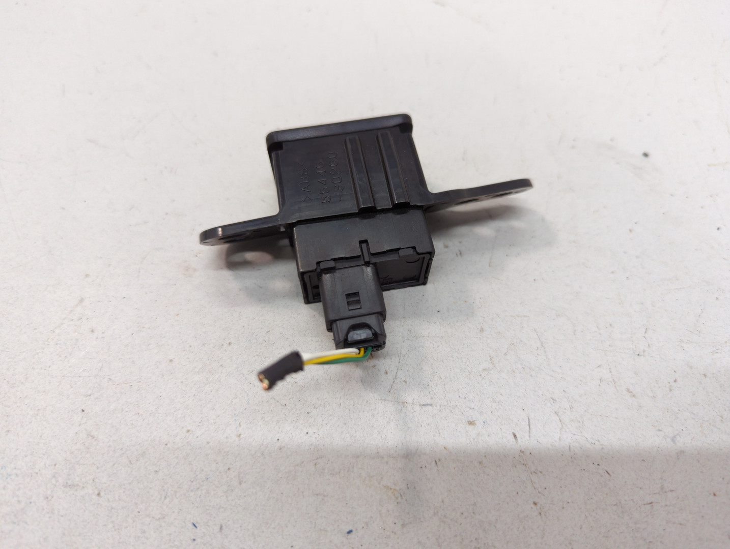 Кнопка открывания багажника