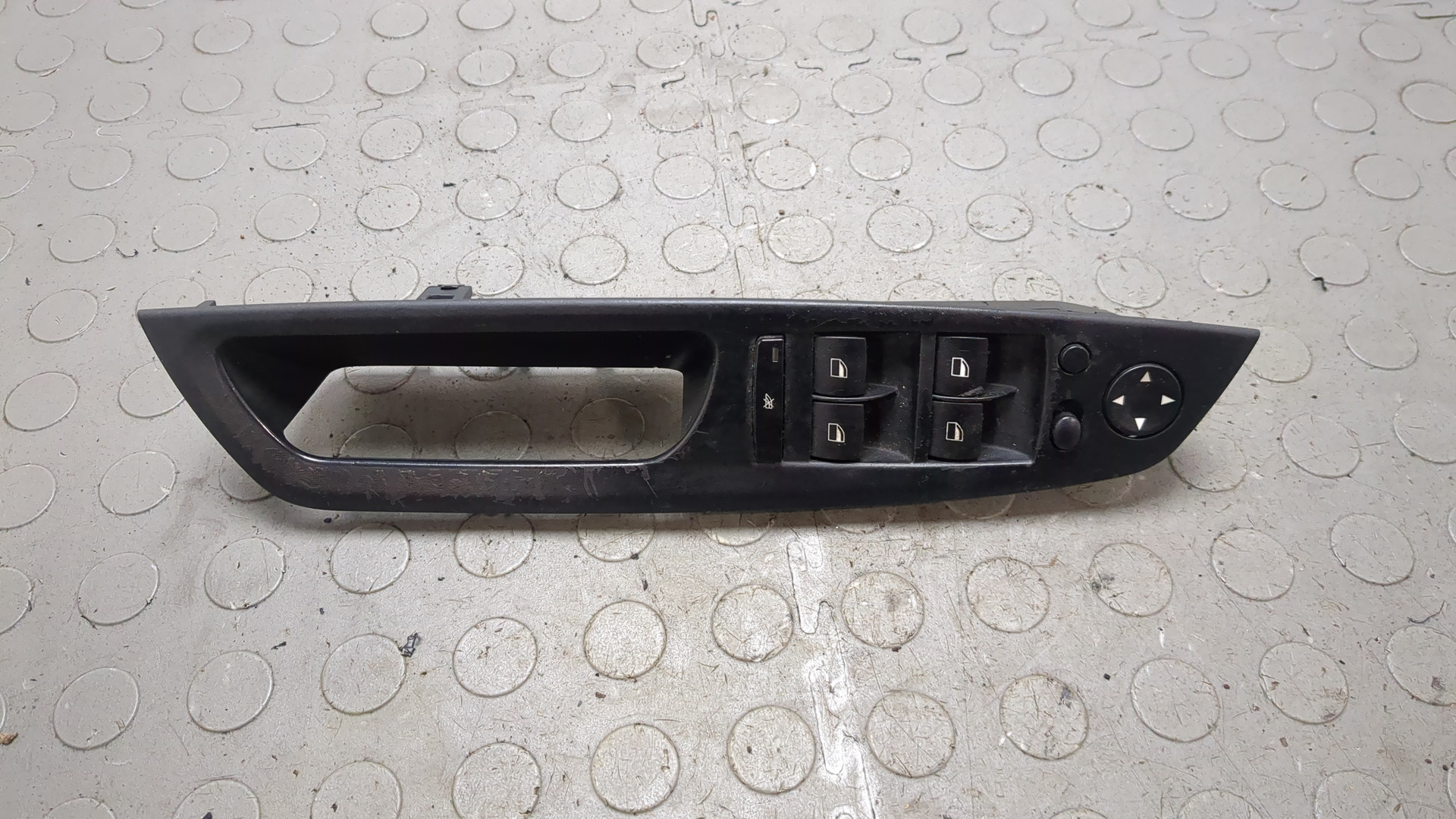 Кнопка стеклоподъемника