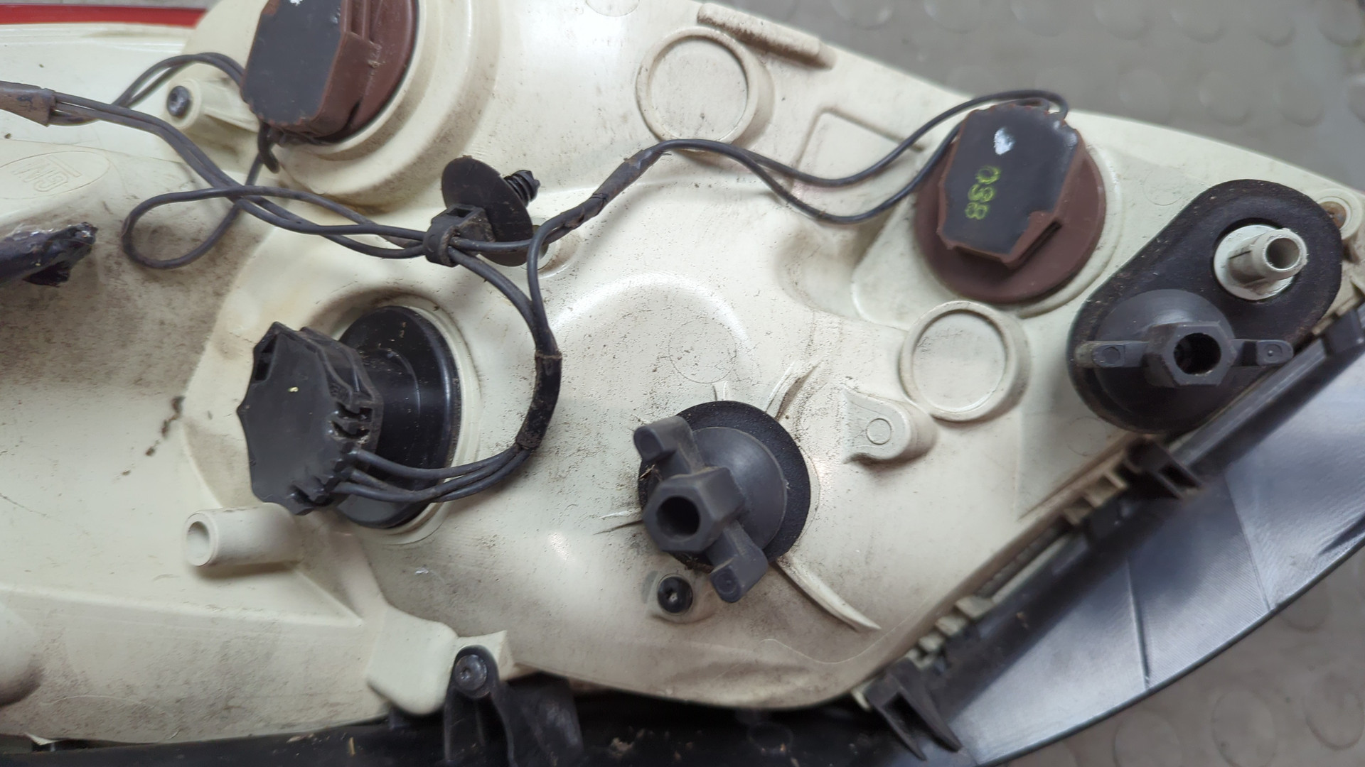 Фонарь задний левый