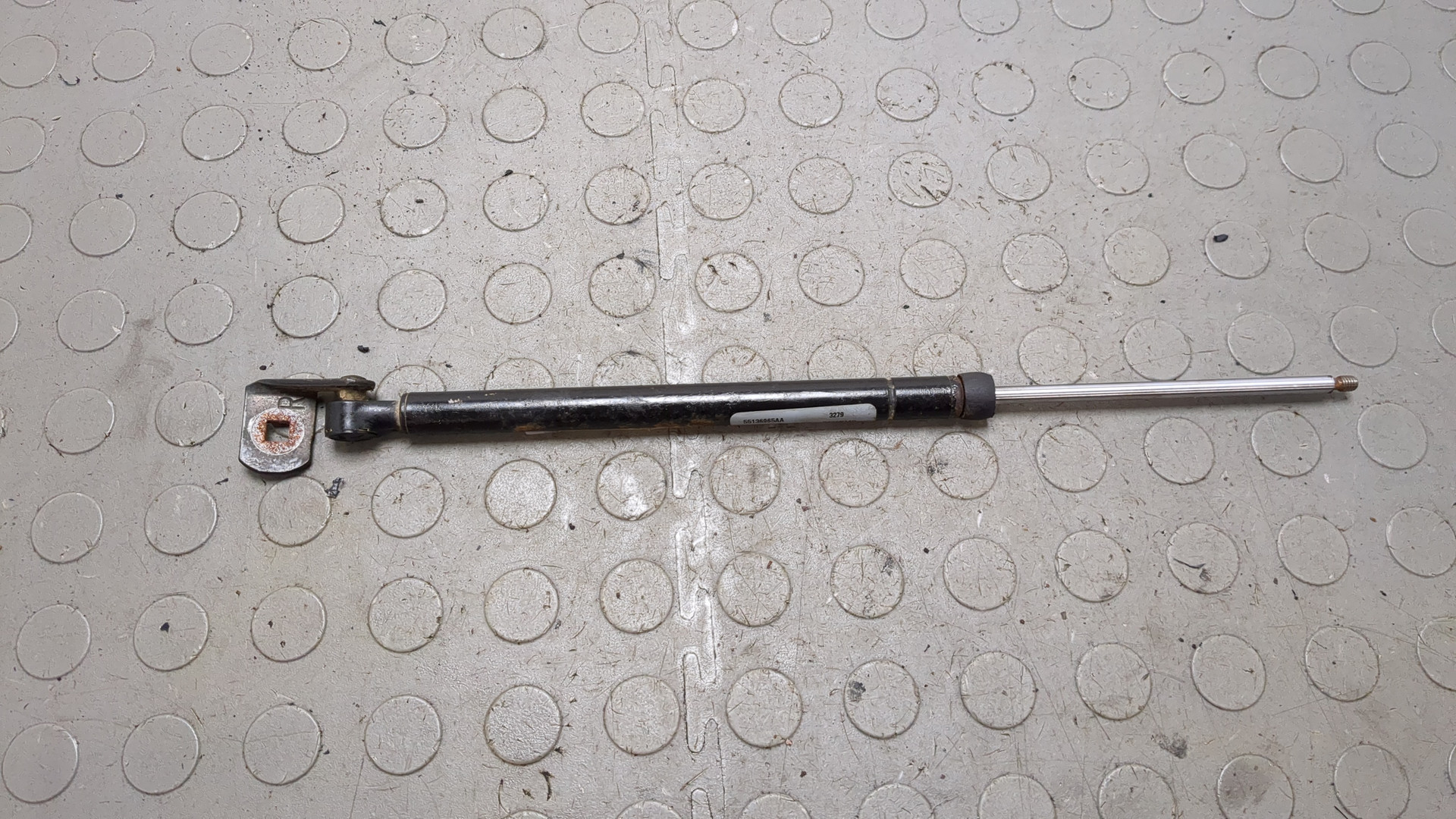 Амортизатор стекла багажника