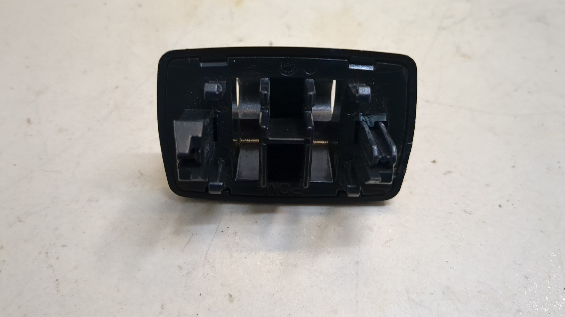 Кронштейн солнцезащитного козырька