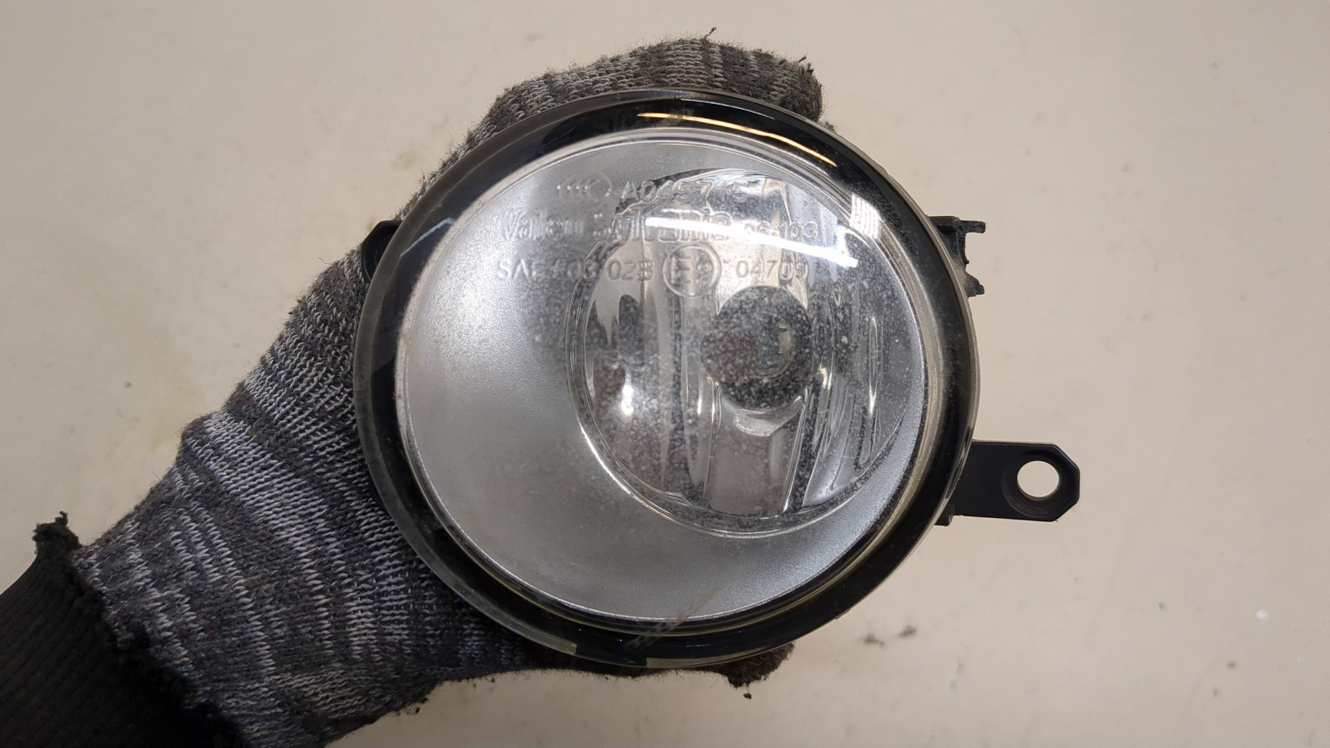 Фара противотуманная левая