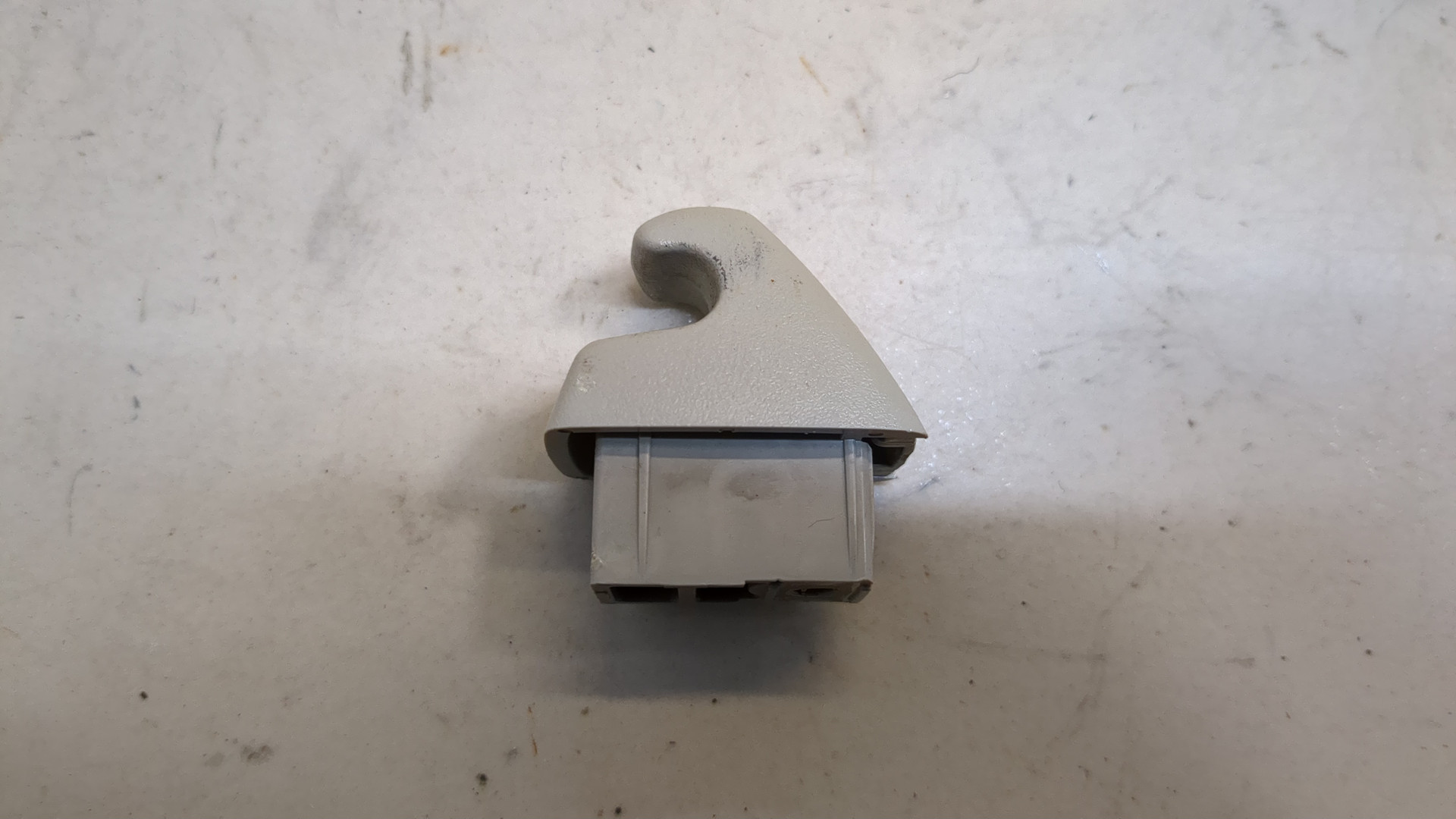 Кронштейн солнцезащитного козырька