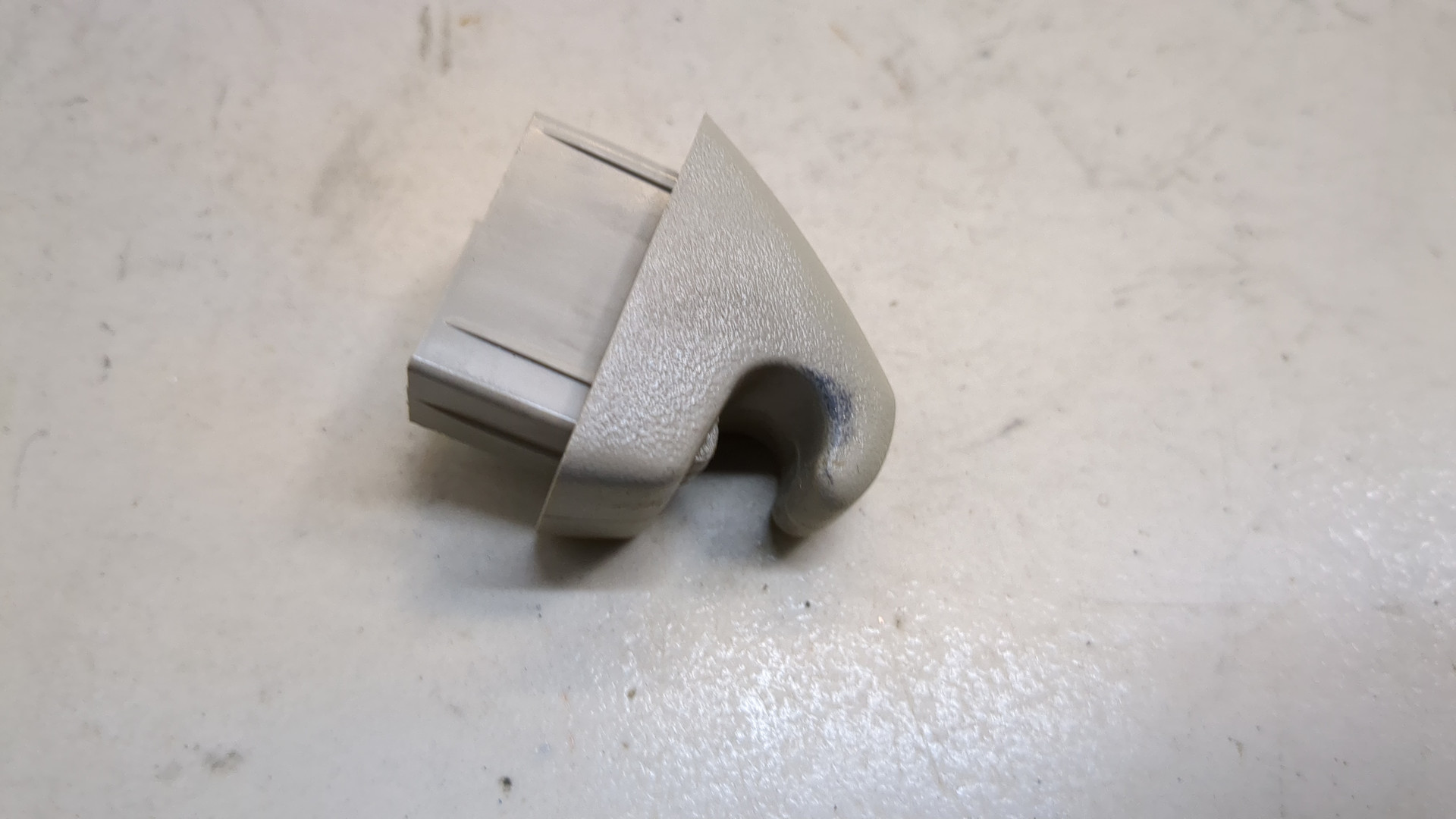 Кронштейн солнцезащитного козырька