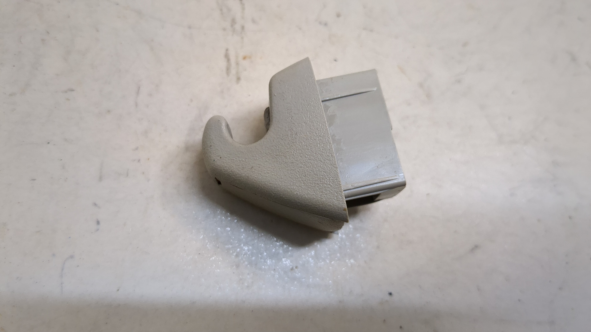 Кронштейн солнцезащитного козырька