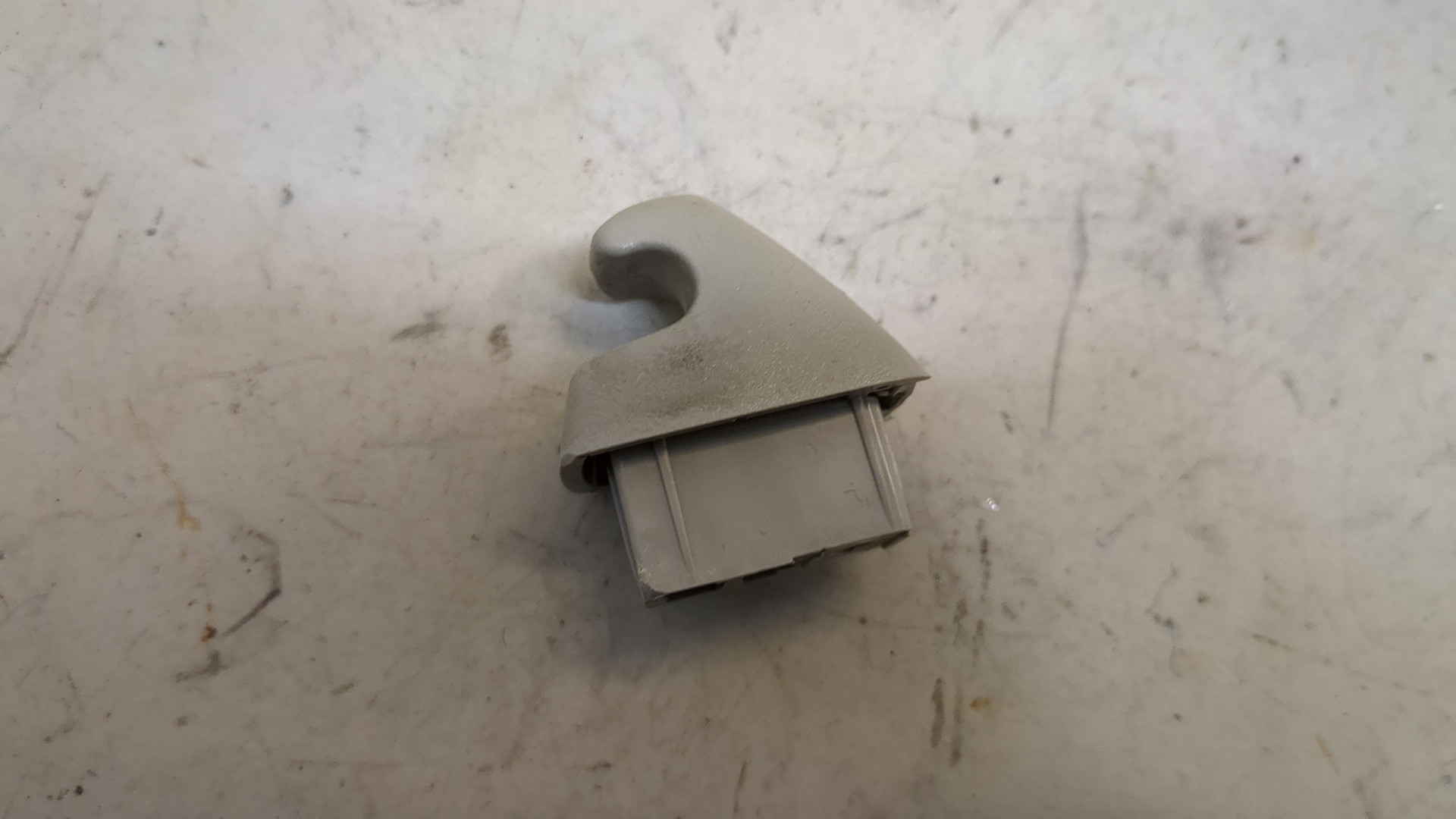 Кронштейн солнцезащитного козырька