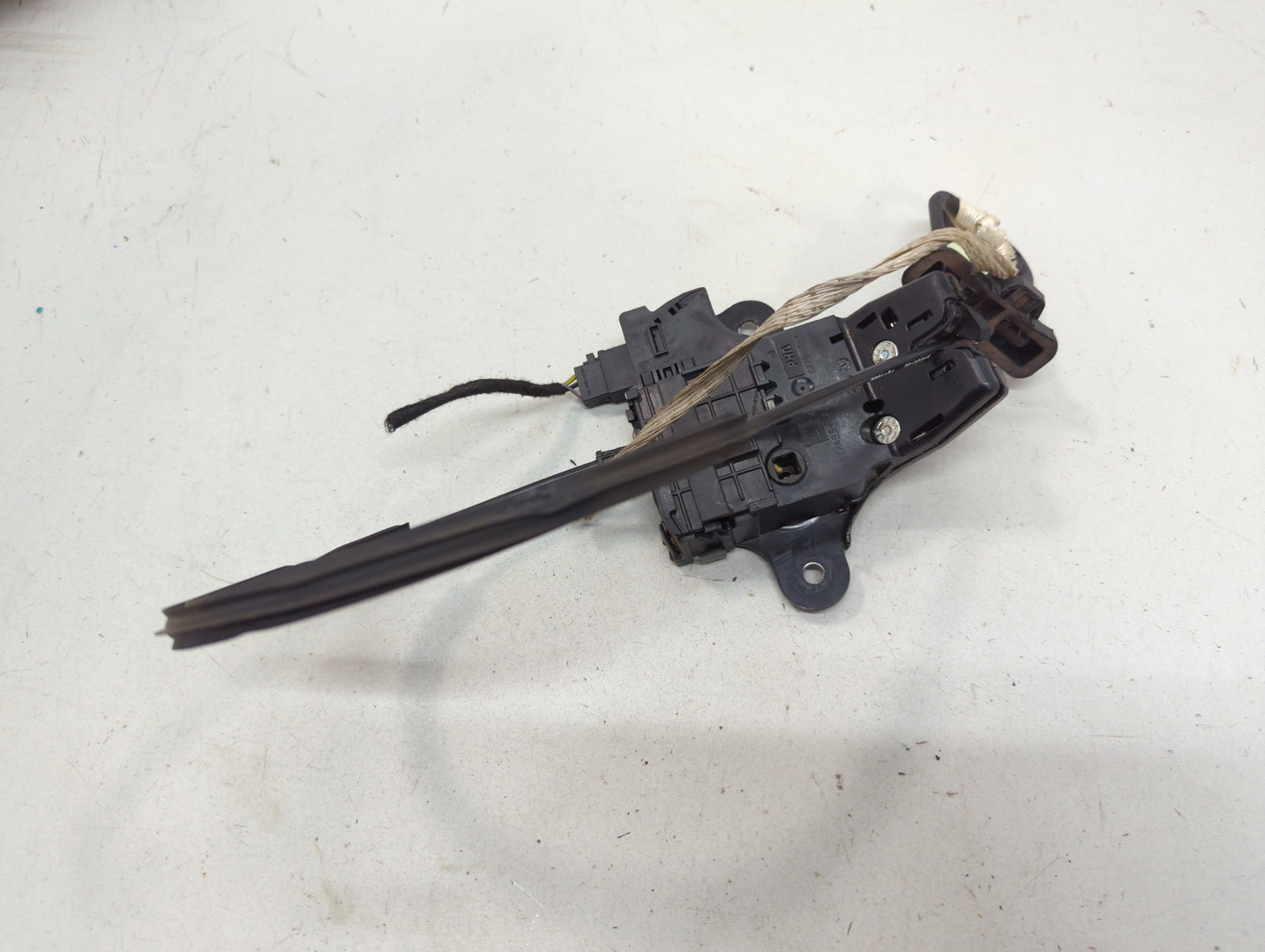 Замок багажника