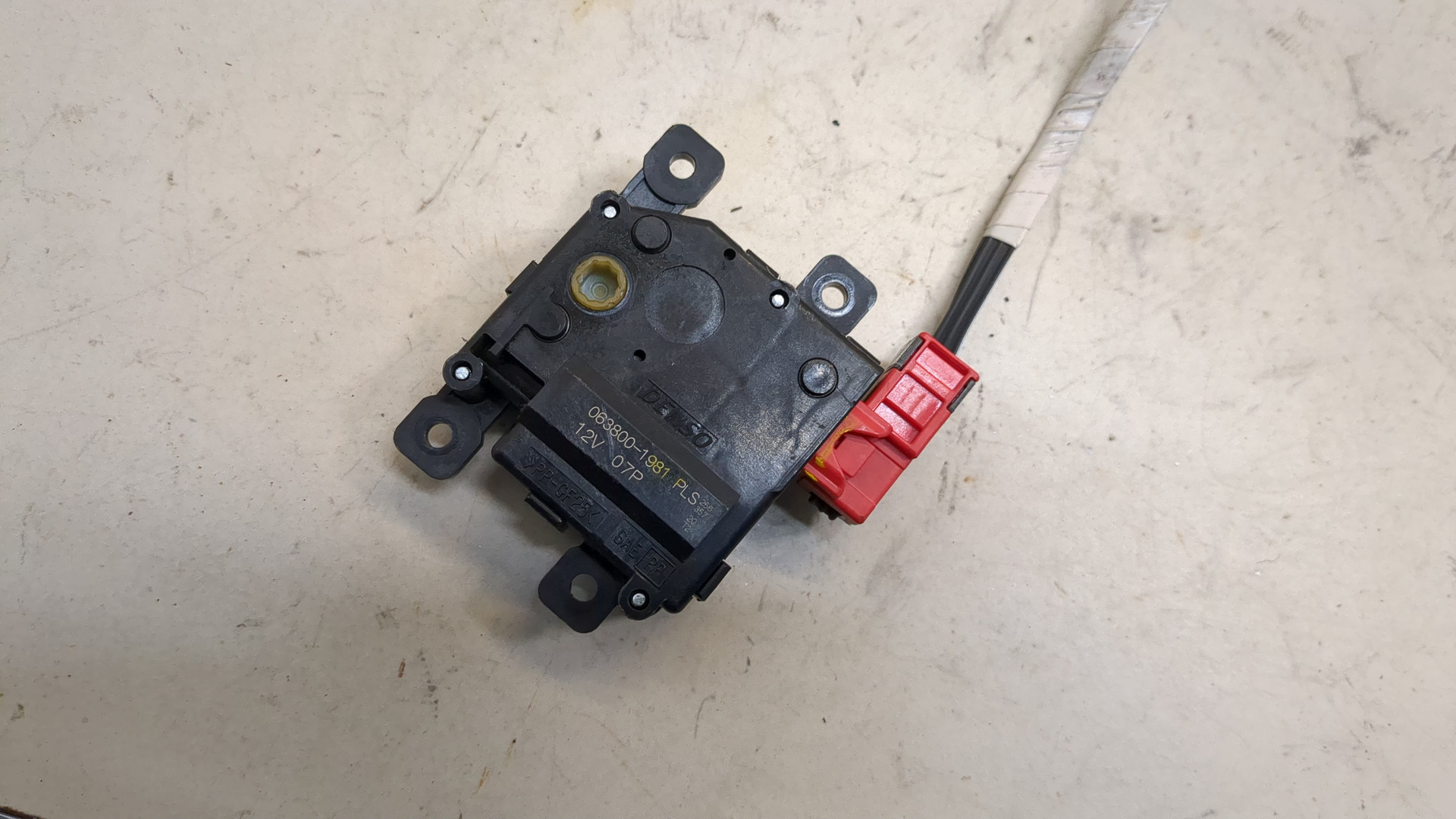 Моторчик заслонки печки