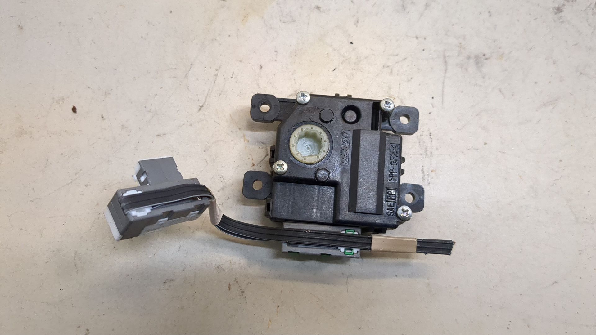 Моторчик заслонки печки