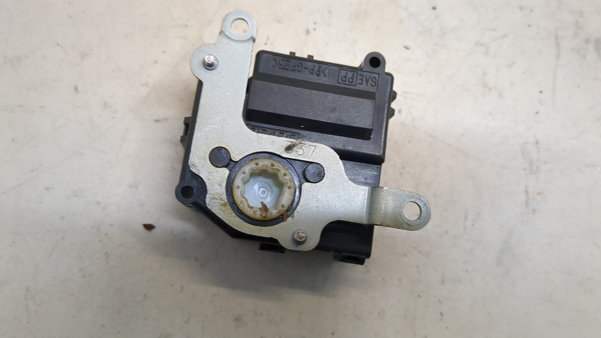 Моторчик заслонки печки