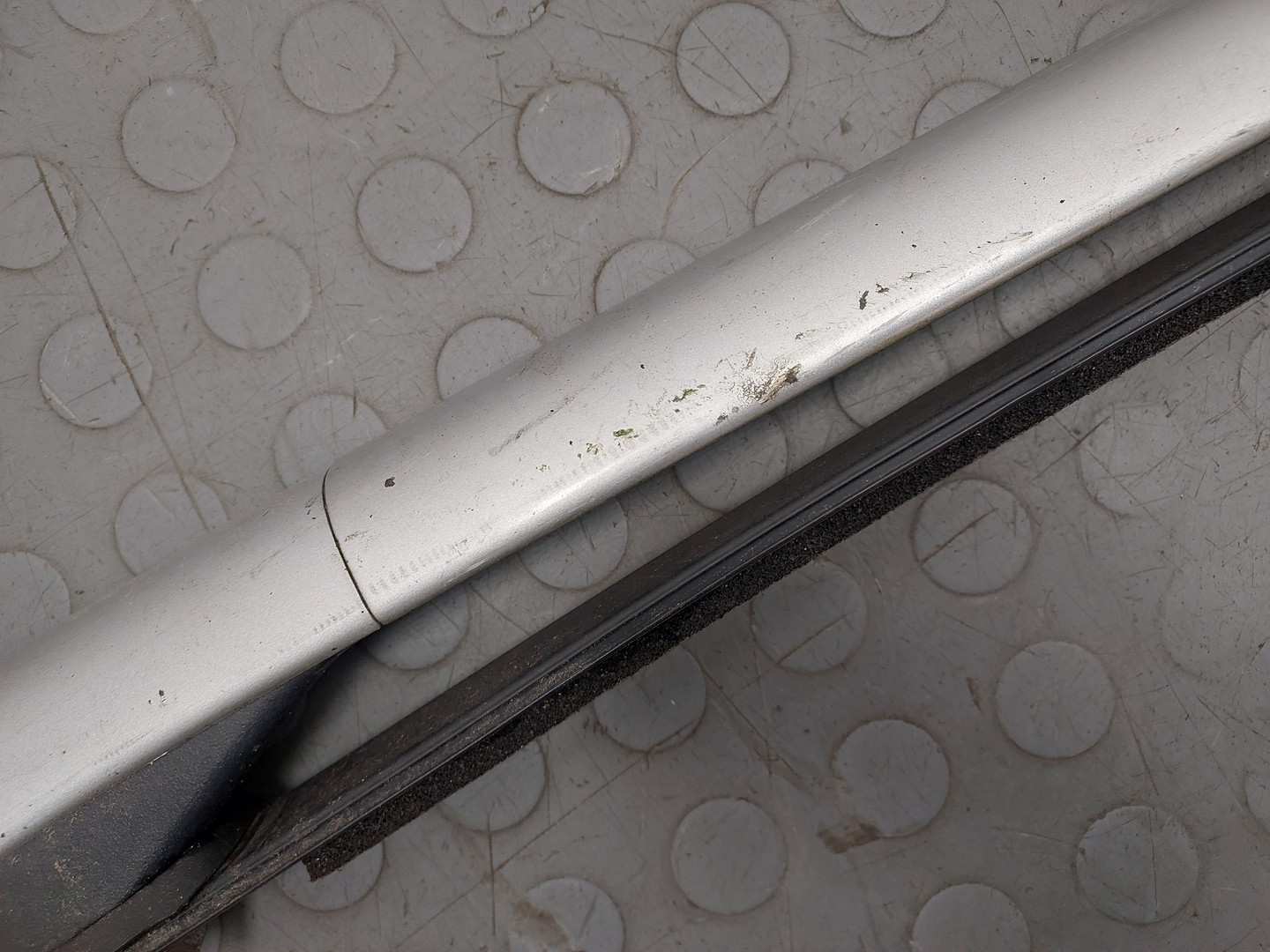 Рейлинг (релинг) правый (планка на крышу)