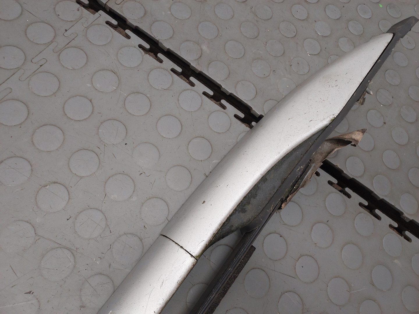 Рейлинг (релинг) левый (планка на крышу)