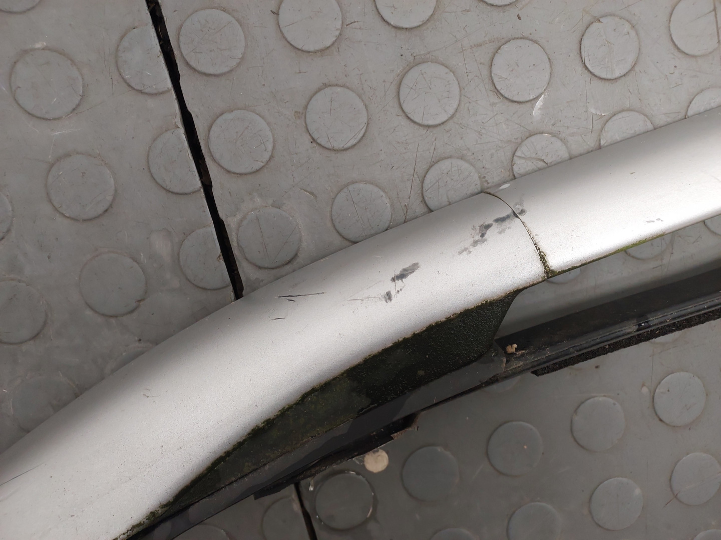 Рейлинг (релинг) левый (планка на крышу)