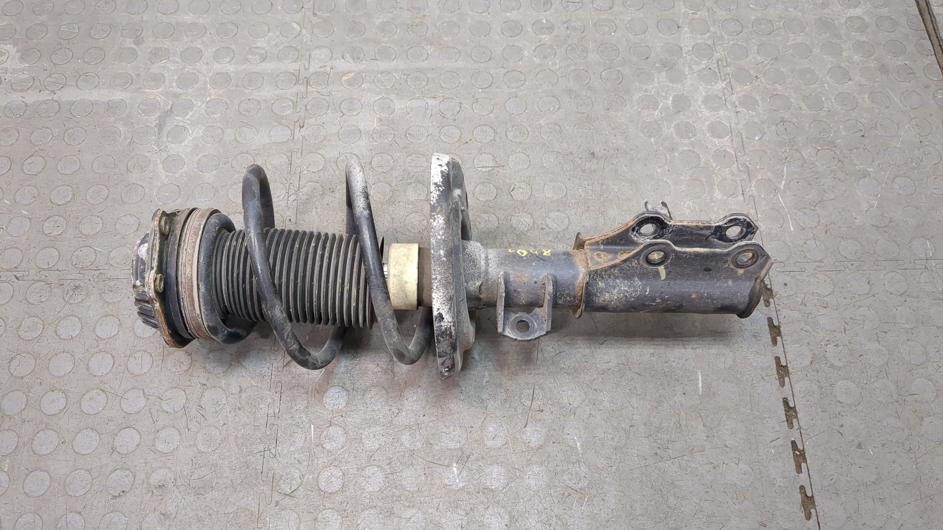 Амортизатор передний правый