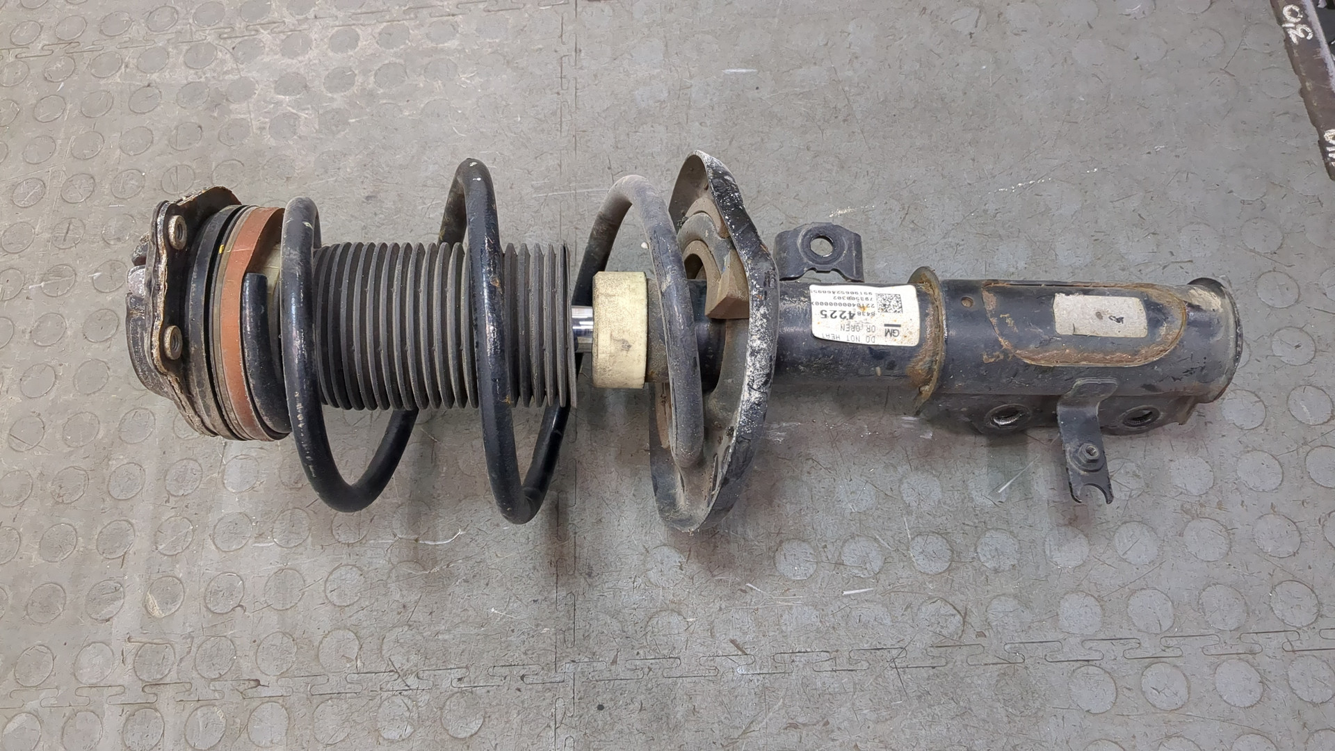 Амортизатор передний правый