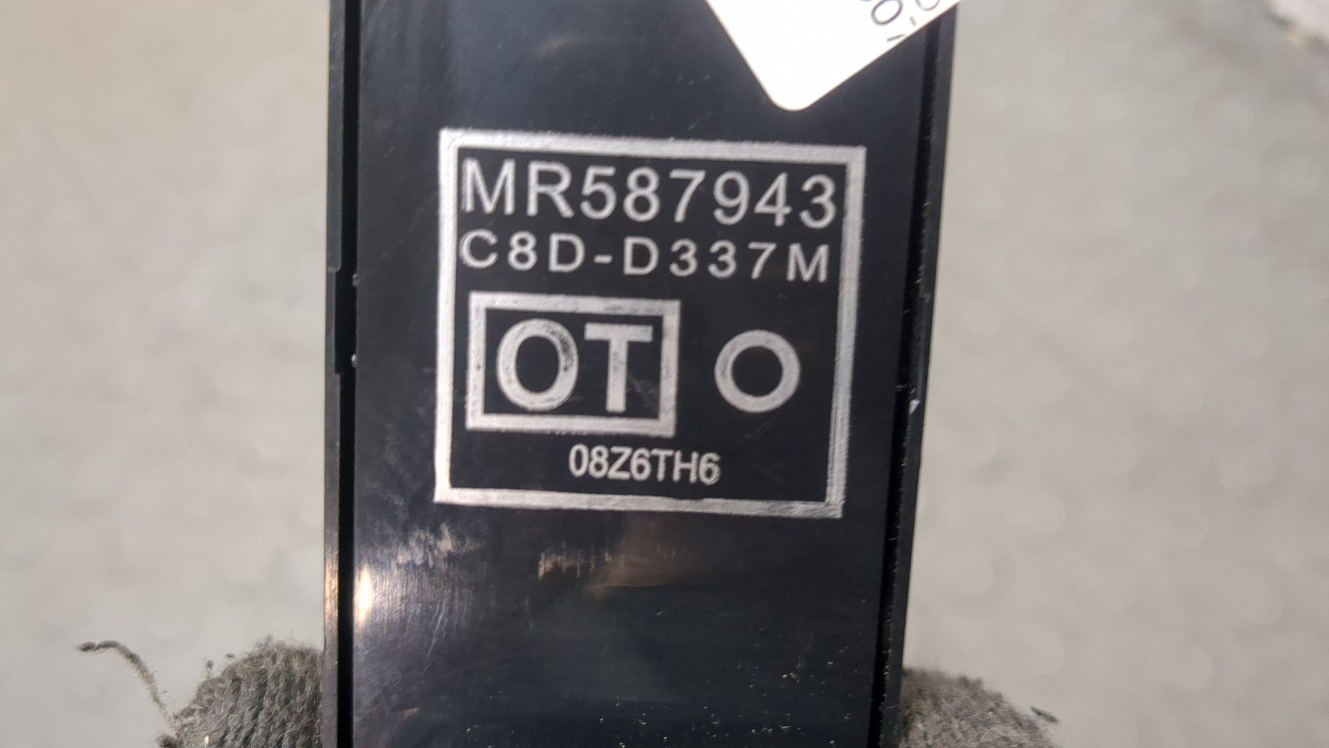 Кнопка стеклоподъемника