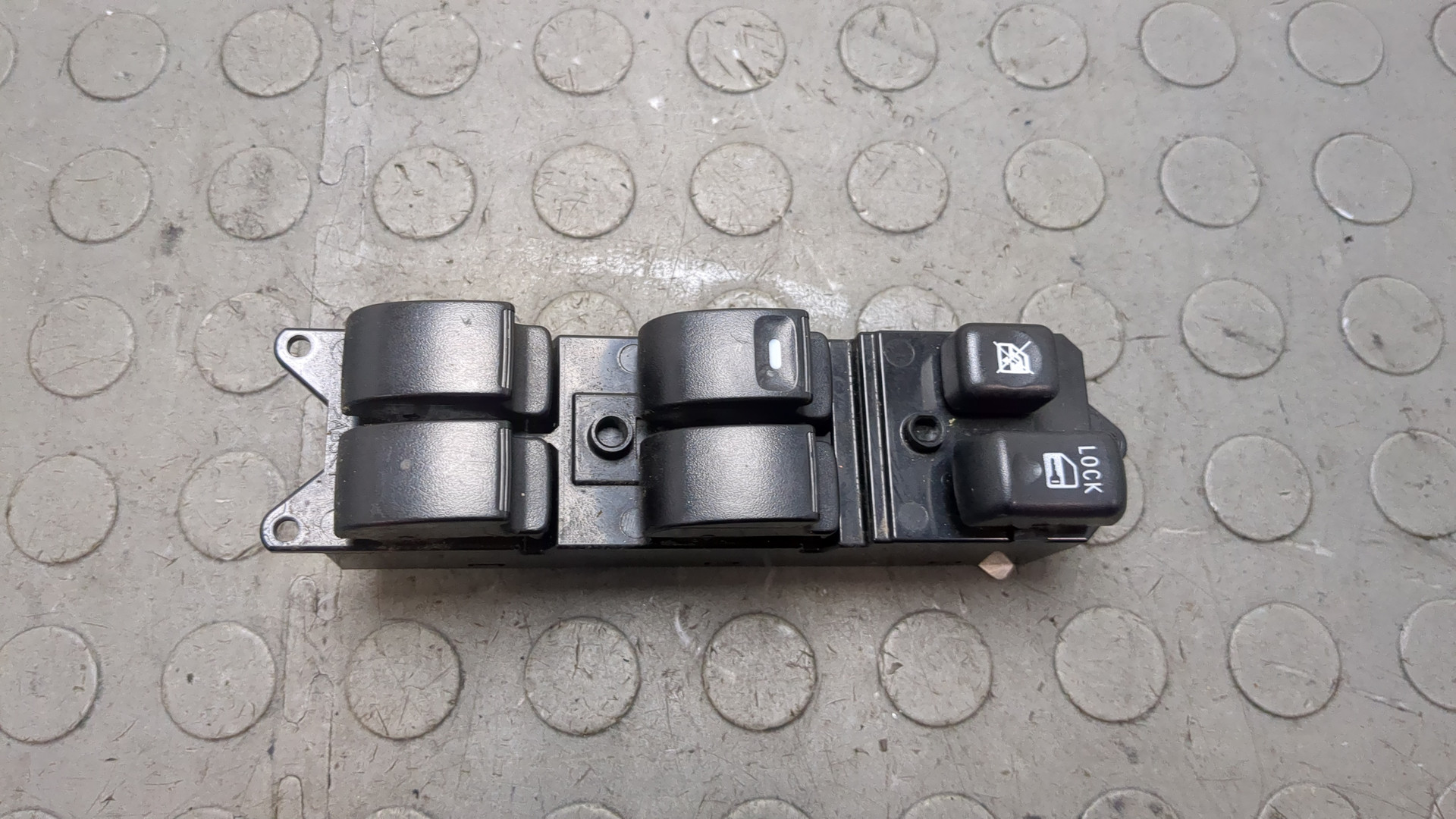 Кнопка стеклоподъемника