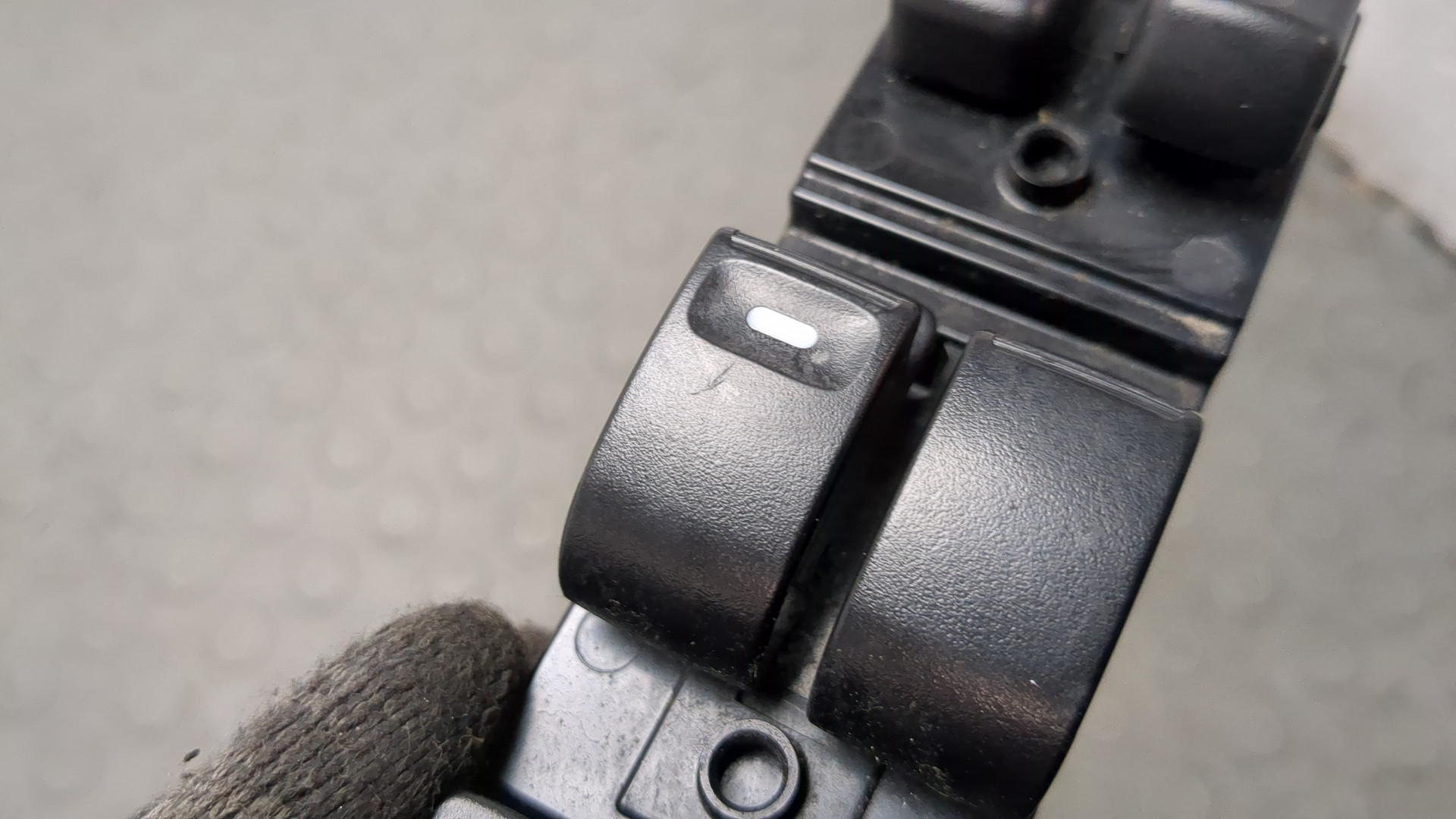 Кнопка стеклоподъемника