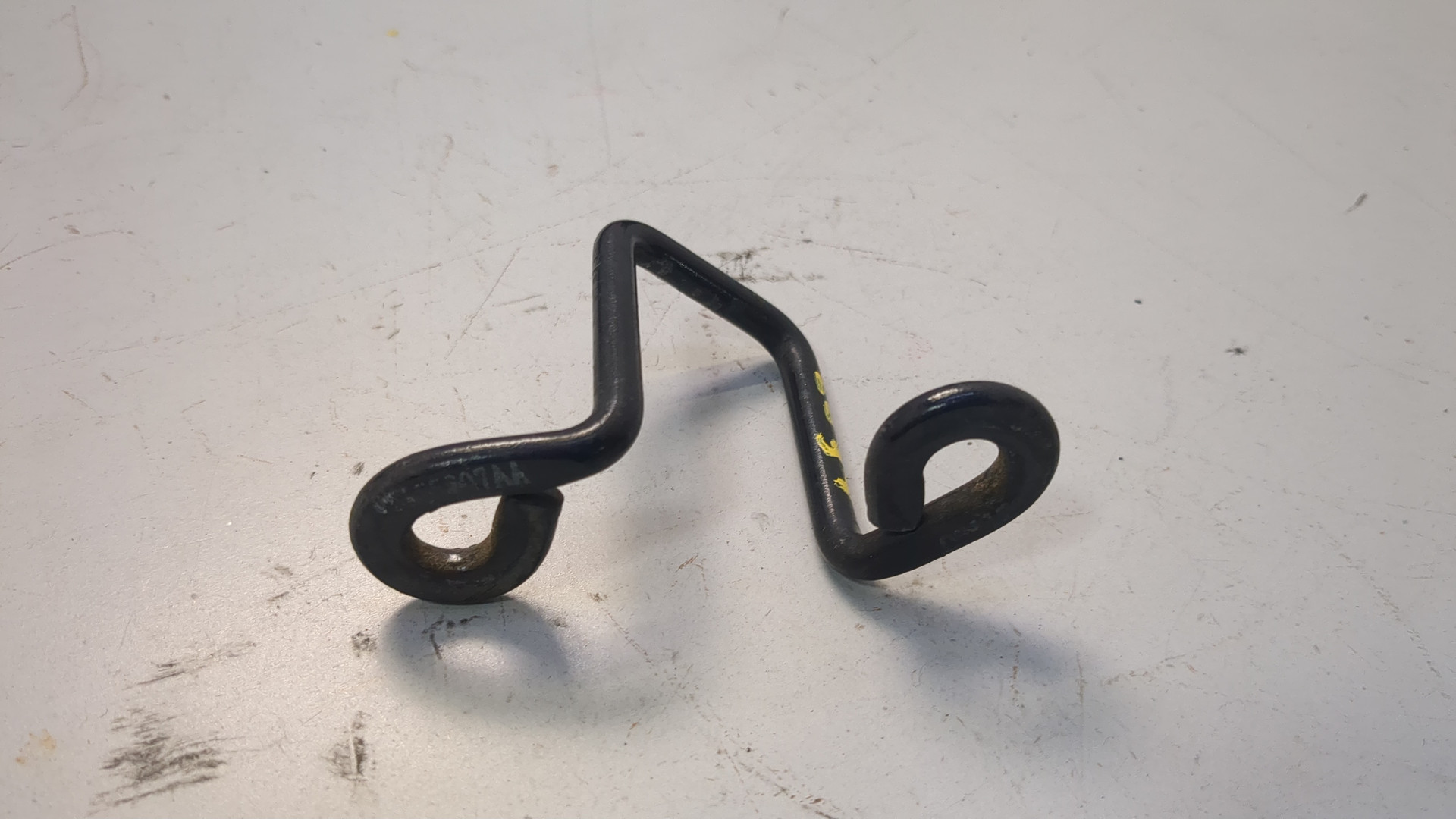 Петля капота