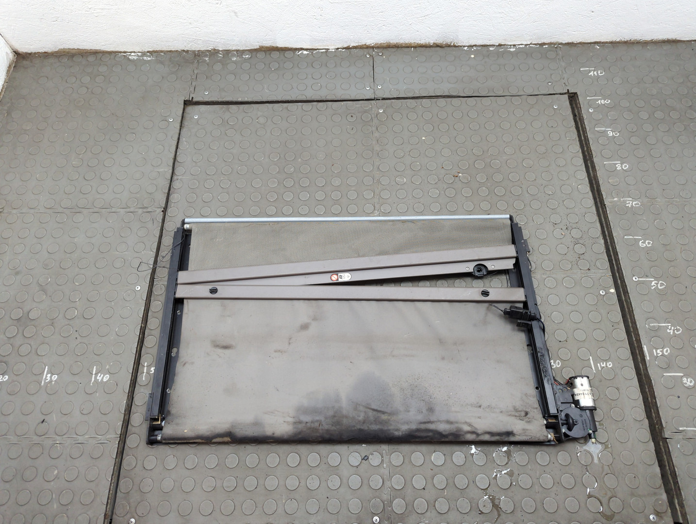 Шторка солнцезащитная