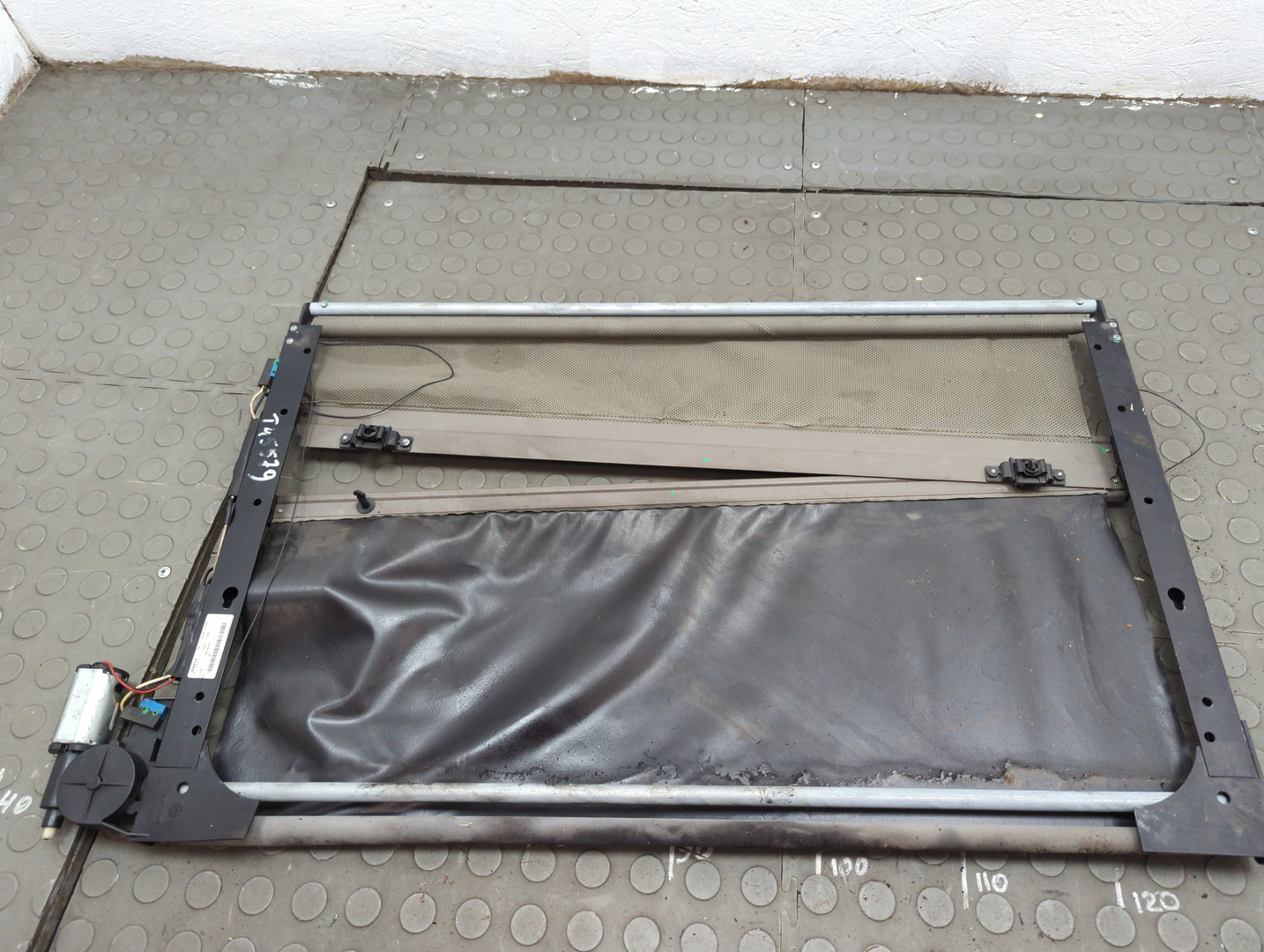 Шторка солнцезащитная