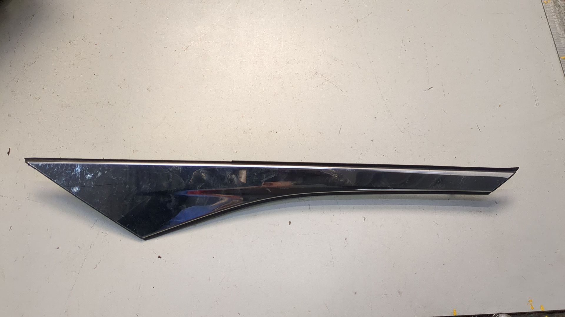 Молдинг заднего крыла правого