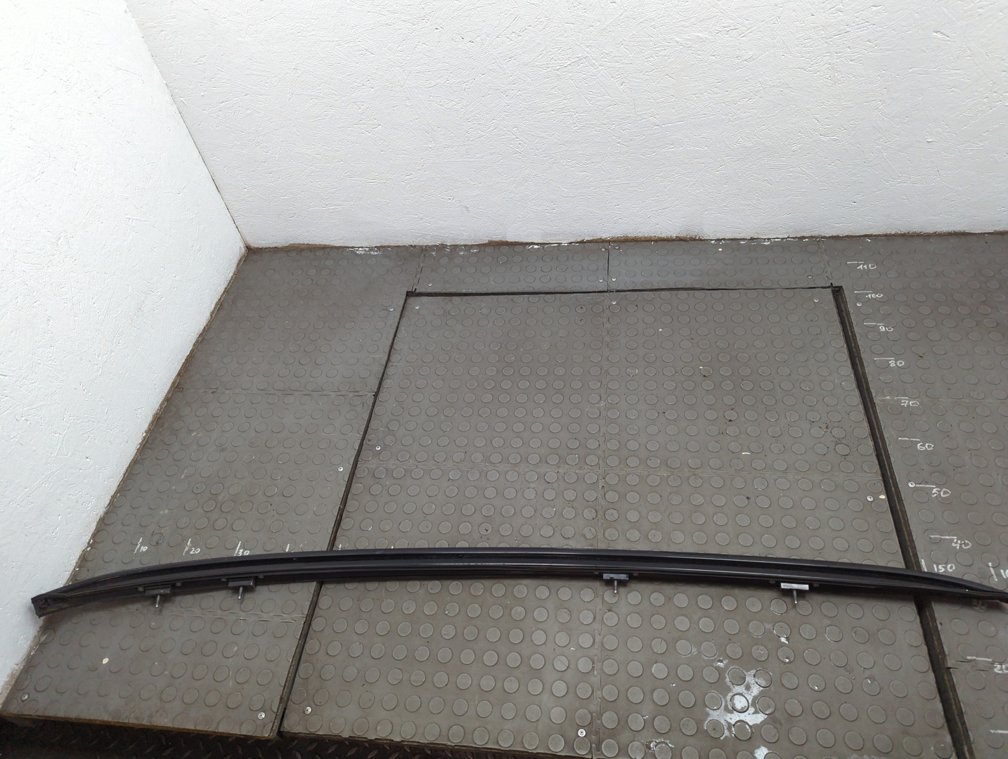 Рейлинг (релинг) левый (планка на крышу)