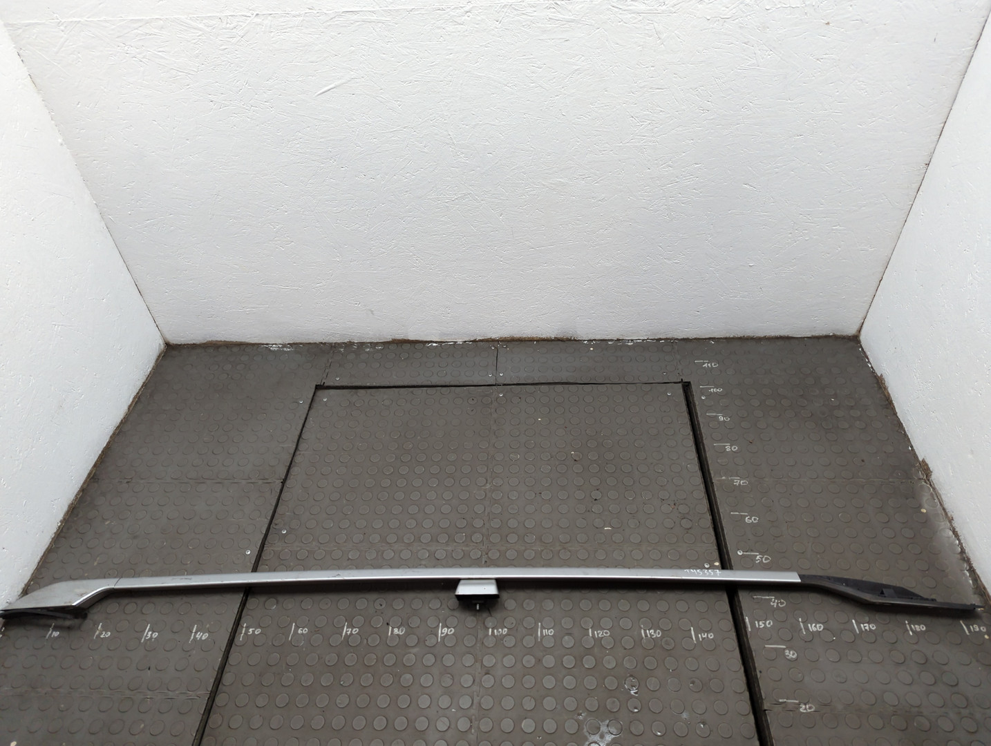 Рейлинг (релинг) правый (планка на крышу)