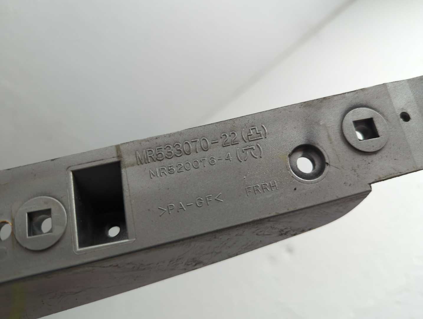 Рейлинг (релинг) правый (планка на крышу)