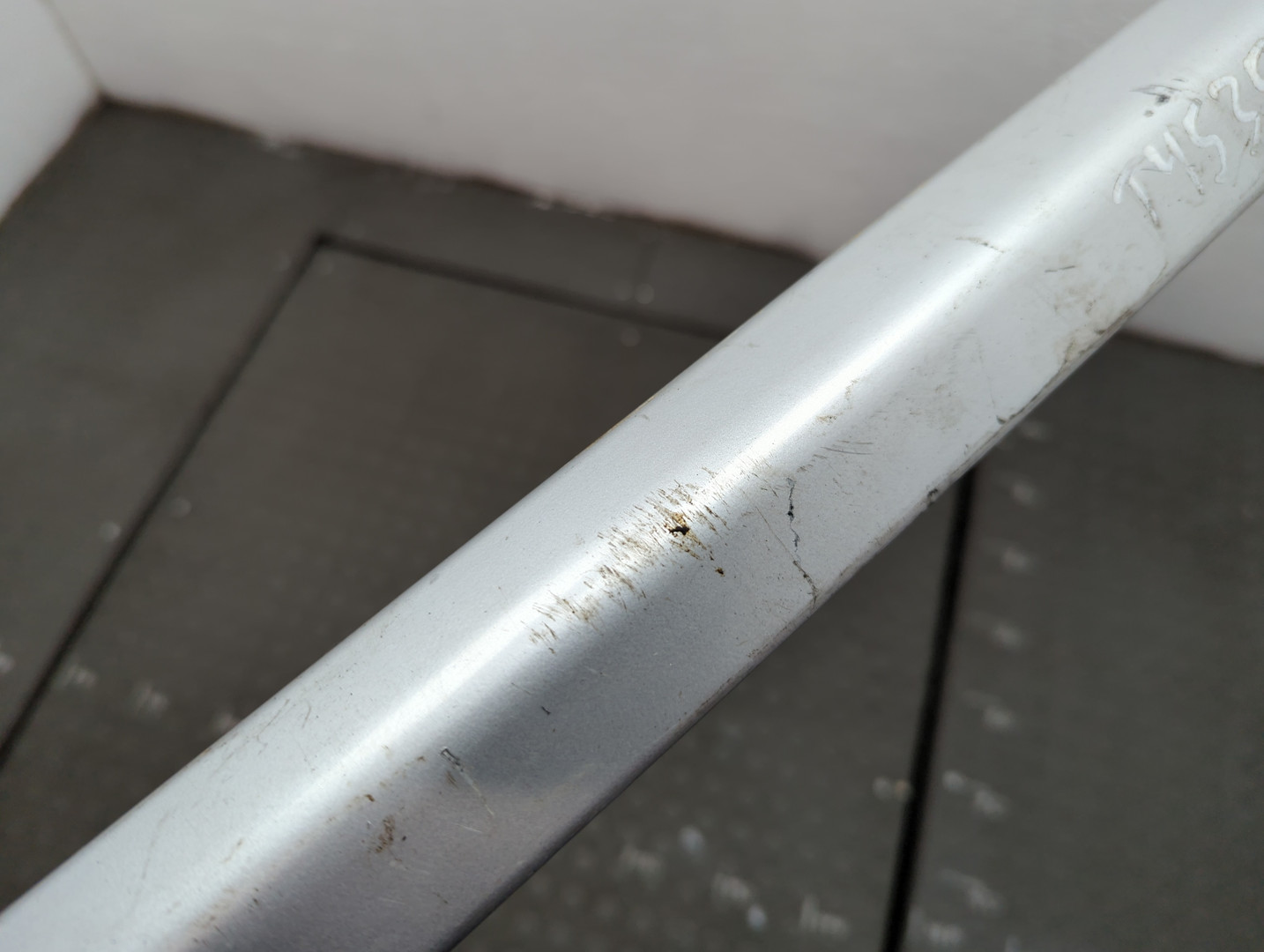 Рейлинг (релинг) правый (планка на крышу)