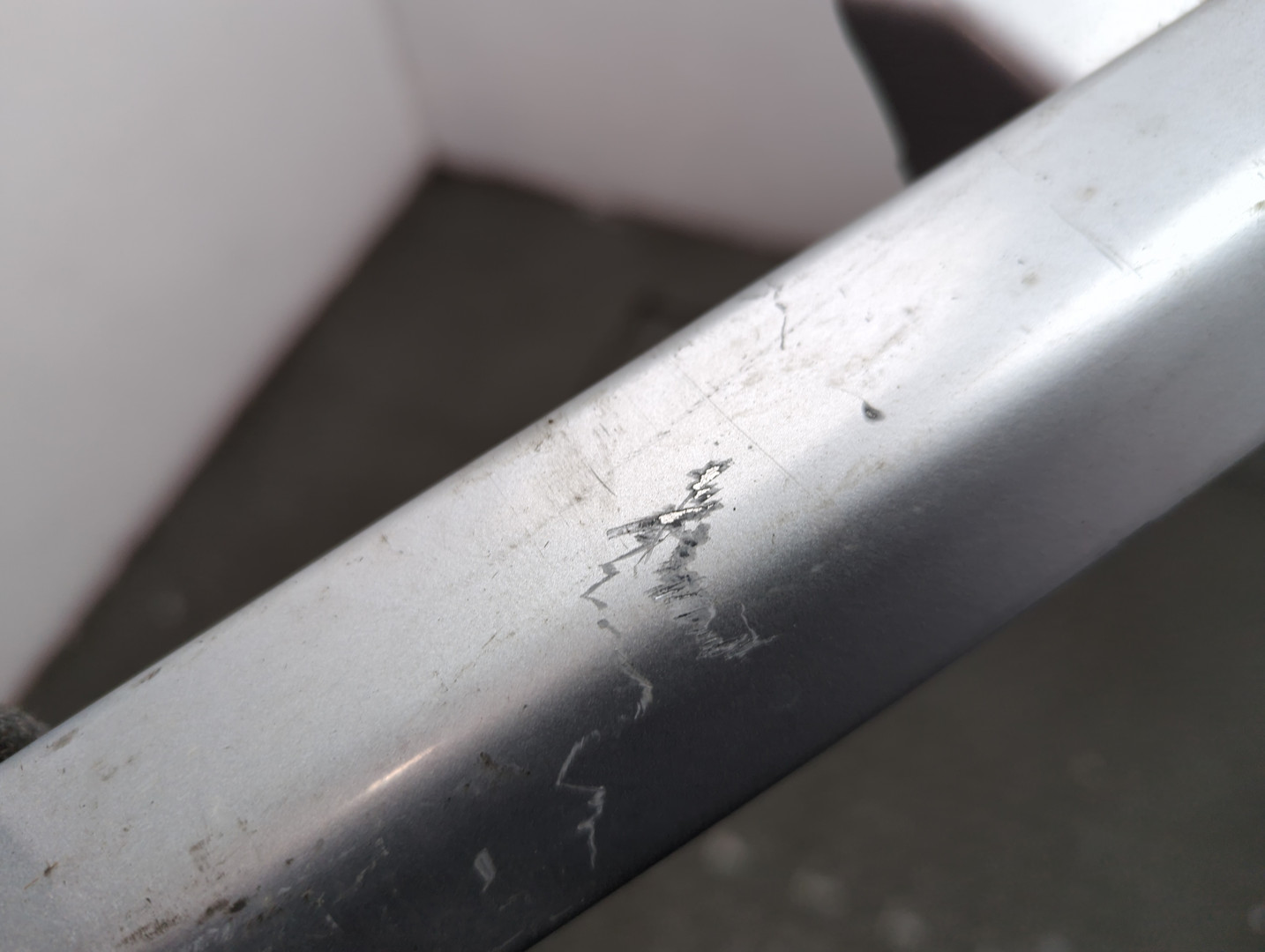 Рейлинг (релинг) левый (планка на крышу)