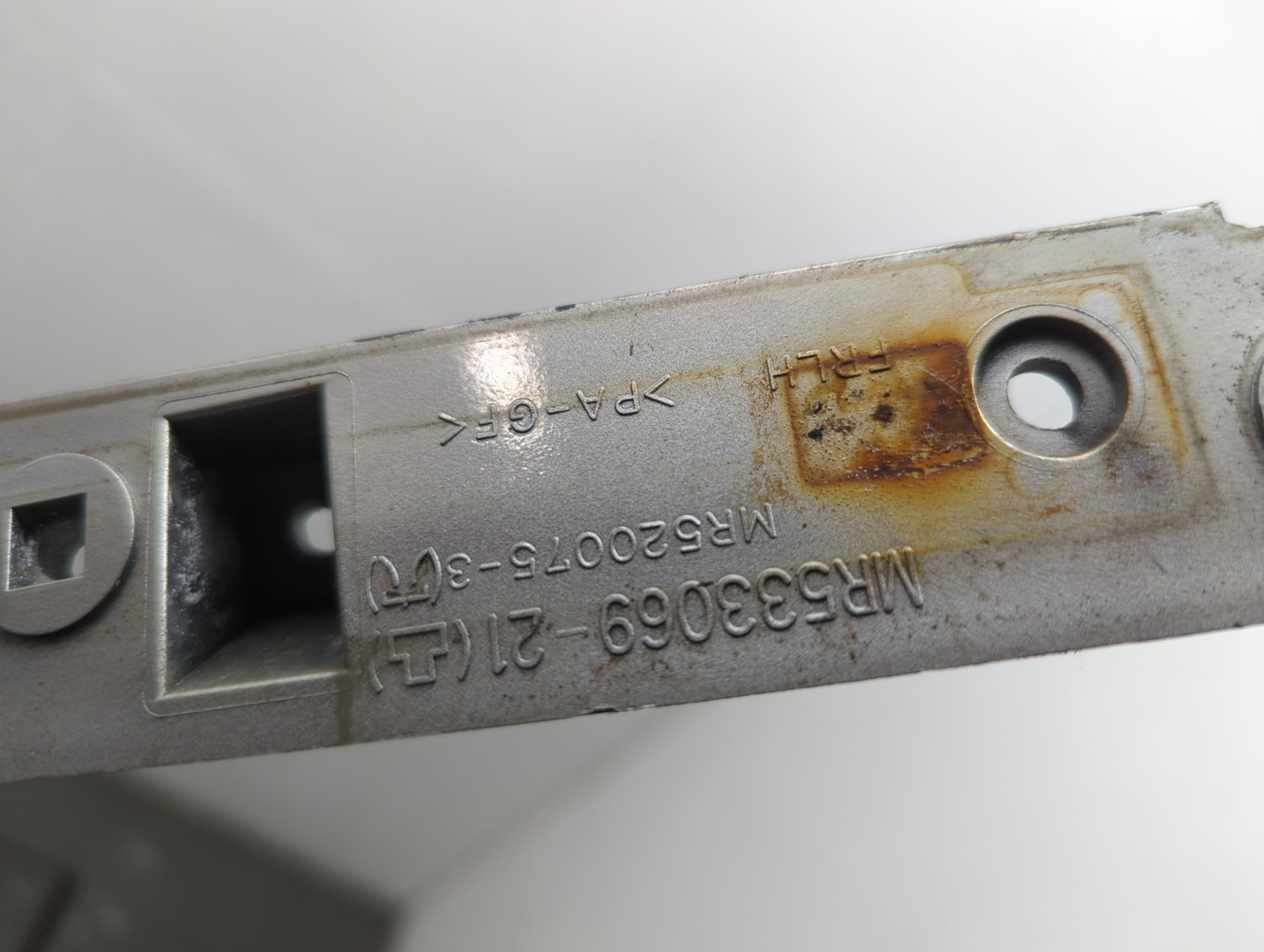 Рейлинг (релинг) левый (планка на крышу)