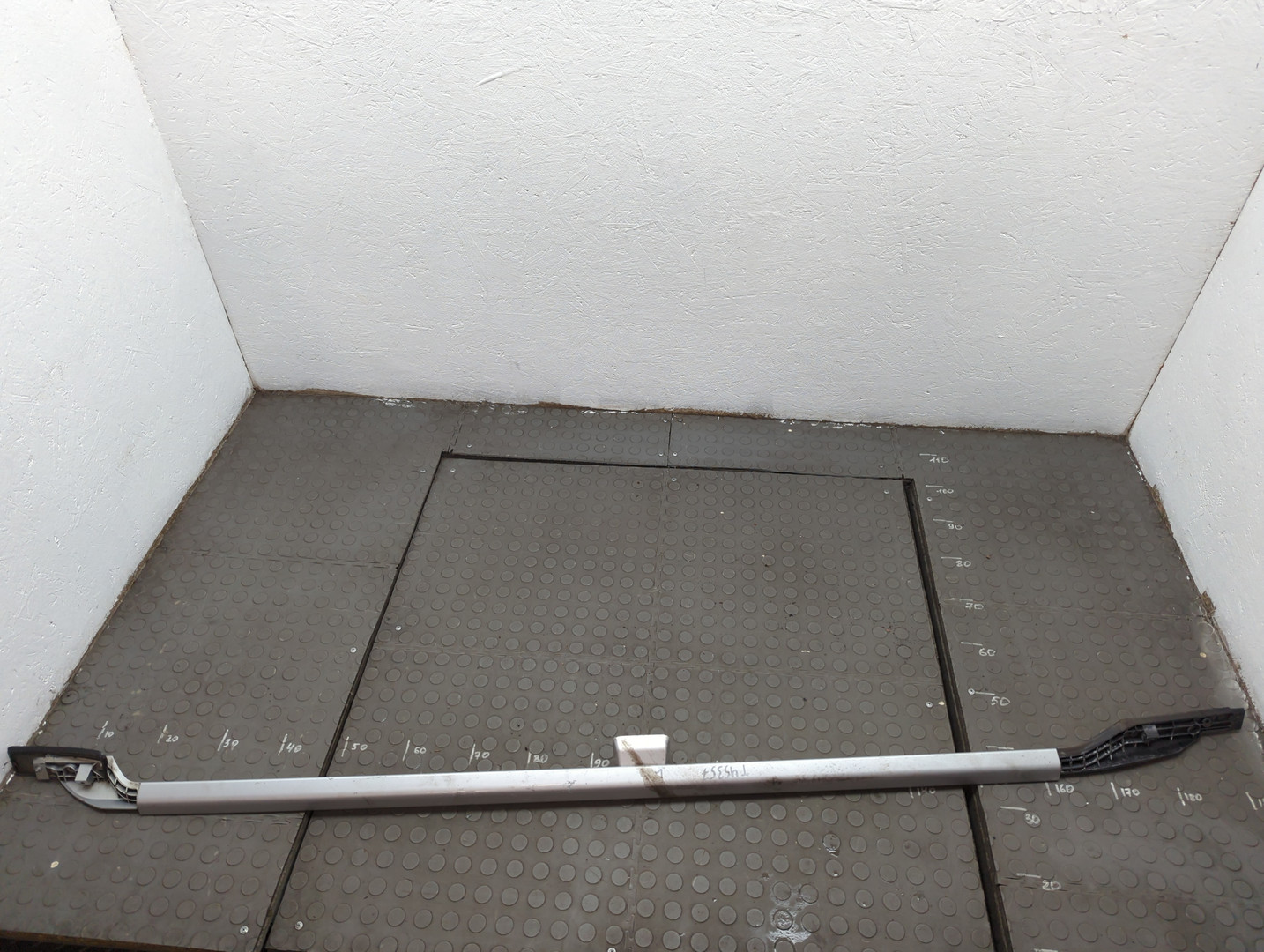 Рейлинг (релинг) левый (планка на крышу)