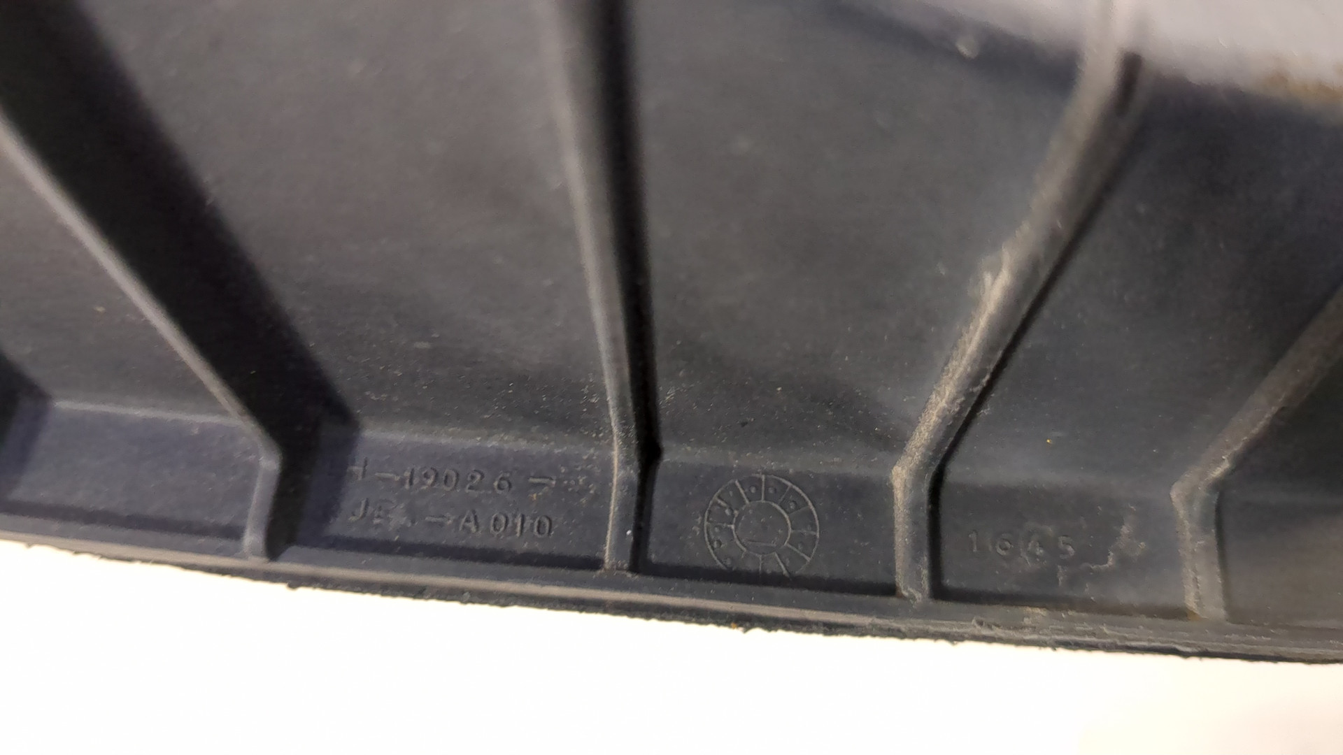 Воздуховод радиатора левый