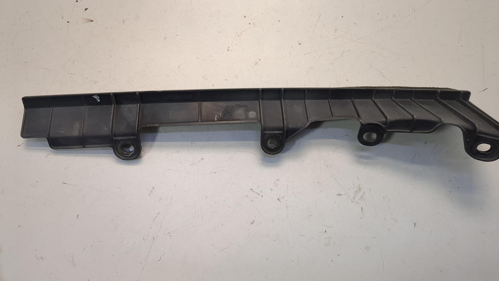 Воздуховод радиатора левый