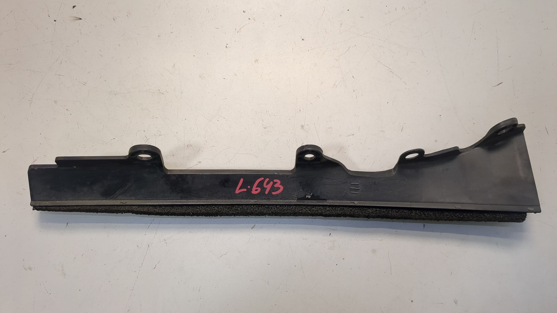 Воздуховод радиатора левый