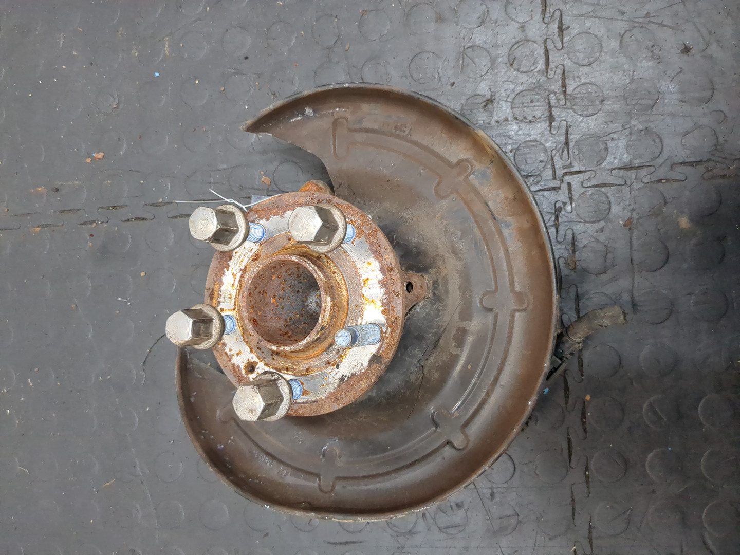 Кулак поворотный задний левый