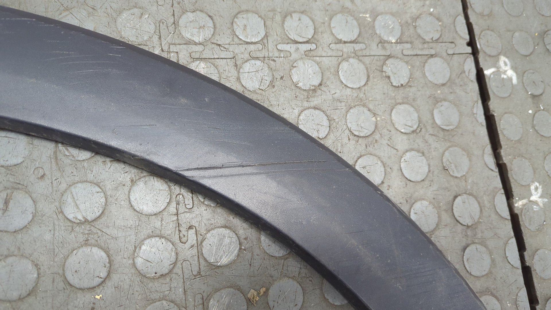 Накладка переднего крыла левого