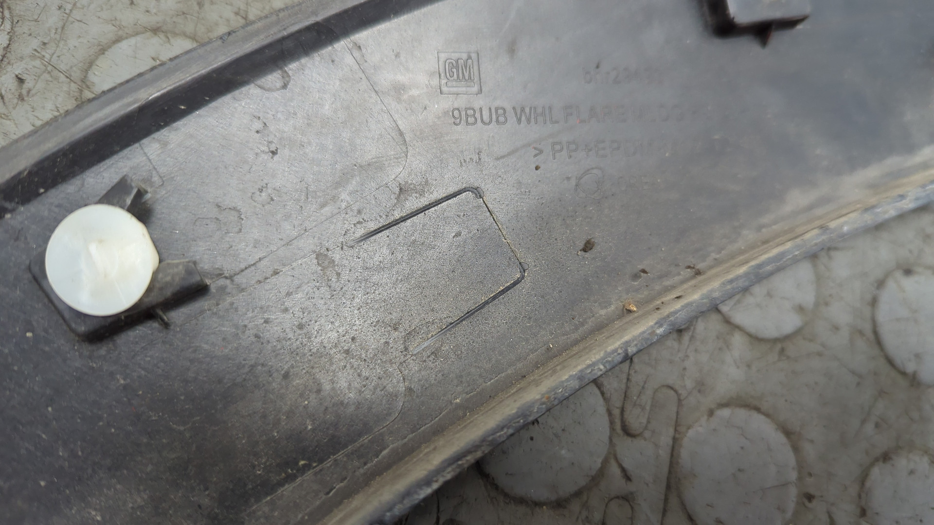 Накладка переднего крыла левого