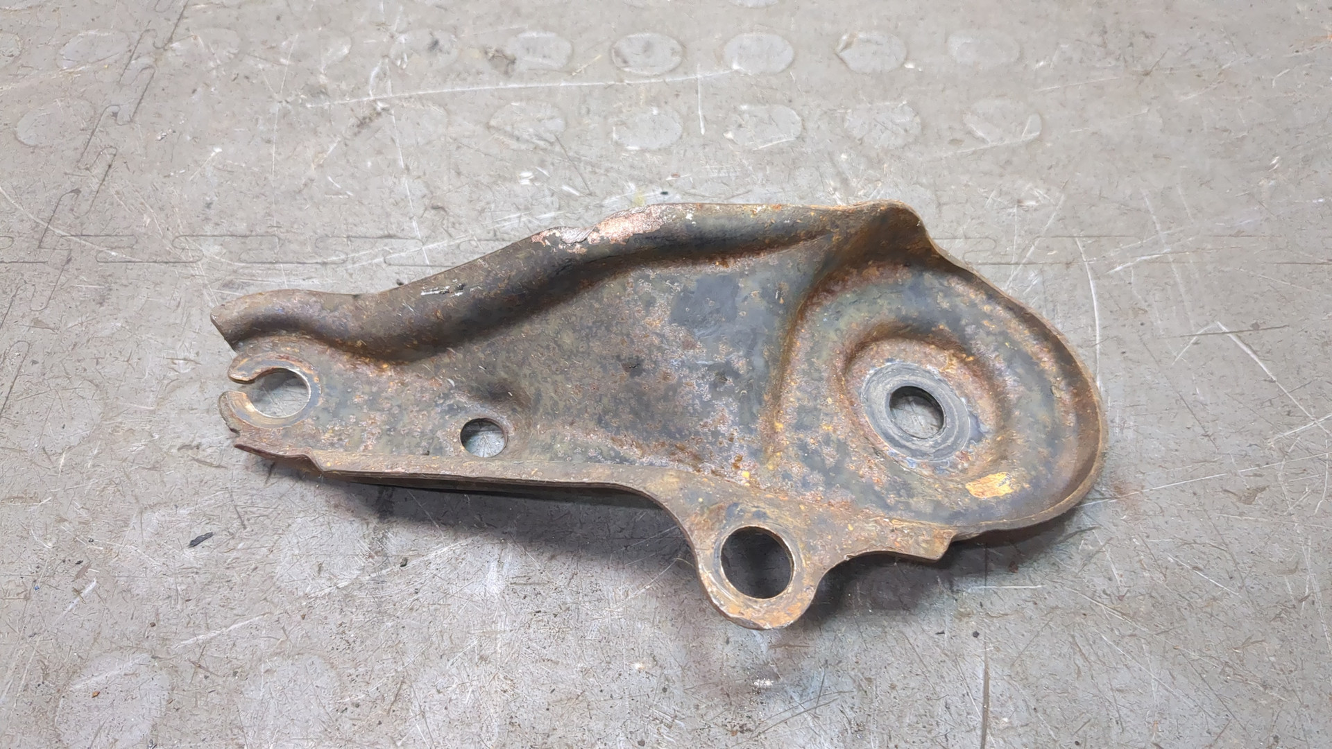 Кронштейн передней балки