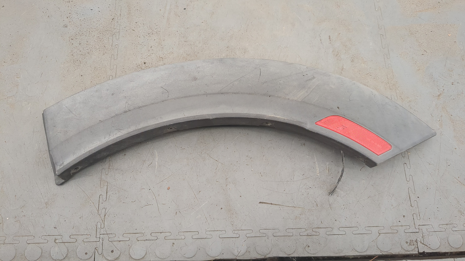 Накладка заднего крыла левого