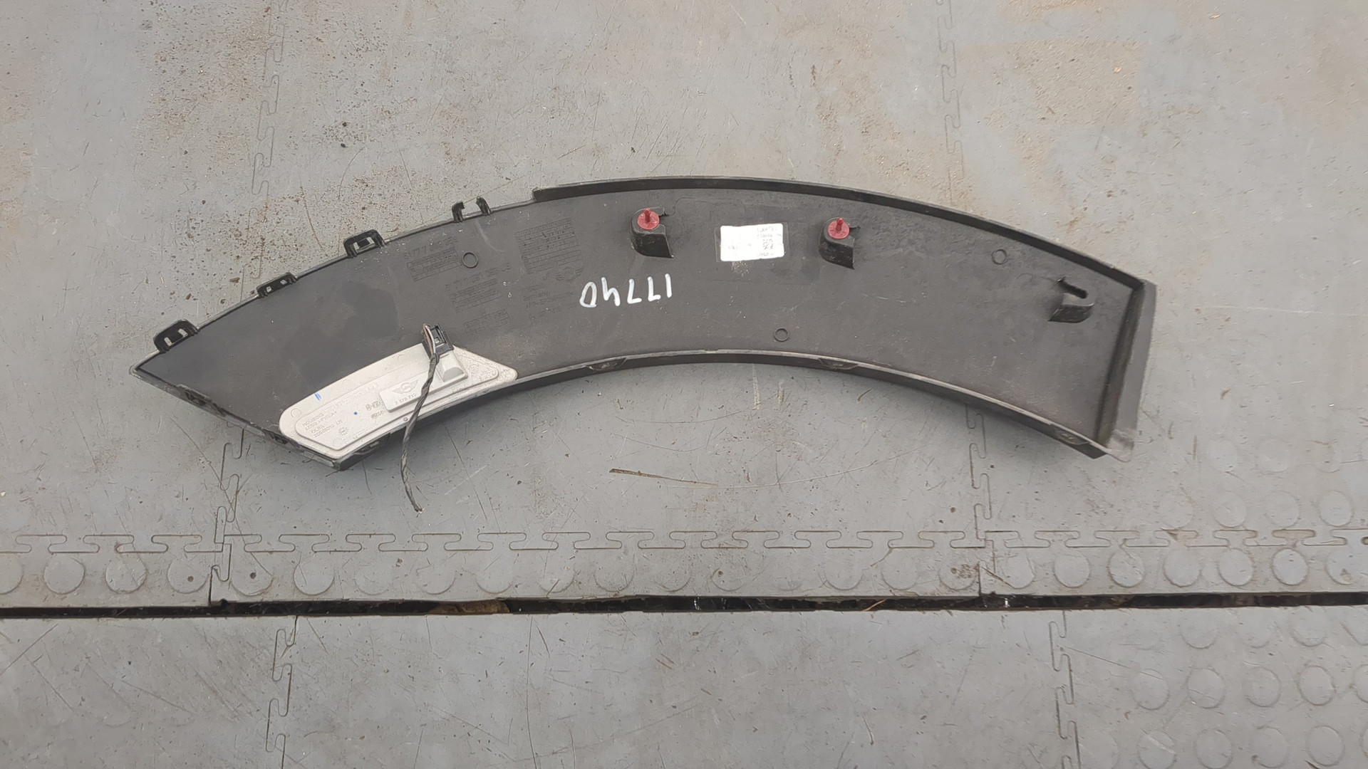 Накладка заднего крыла левого