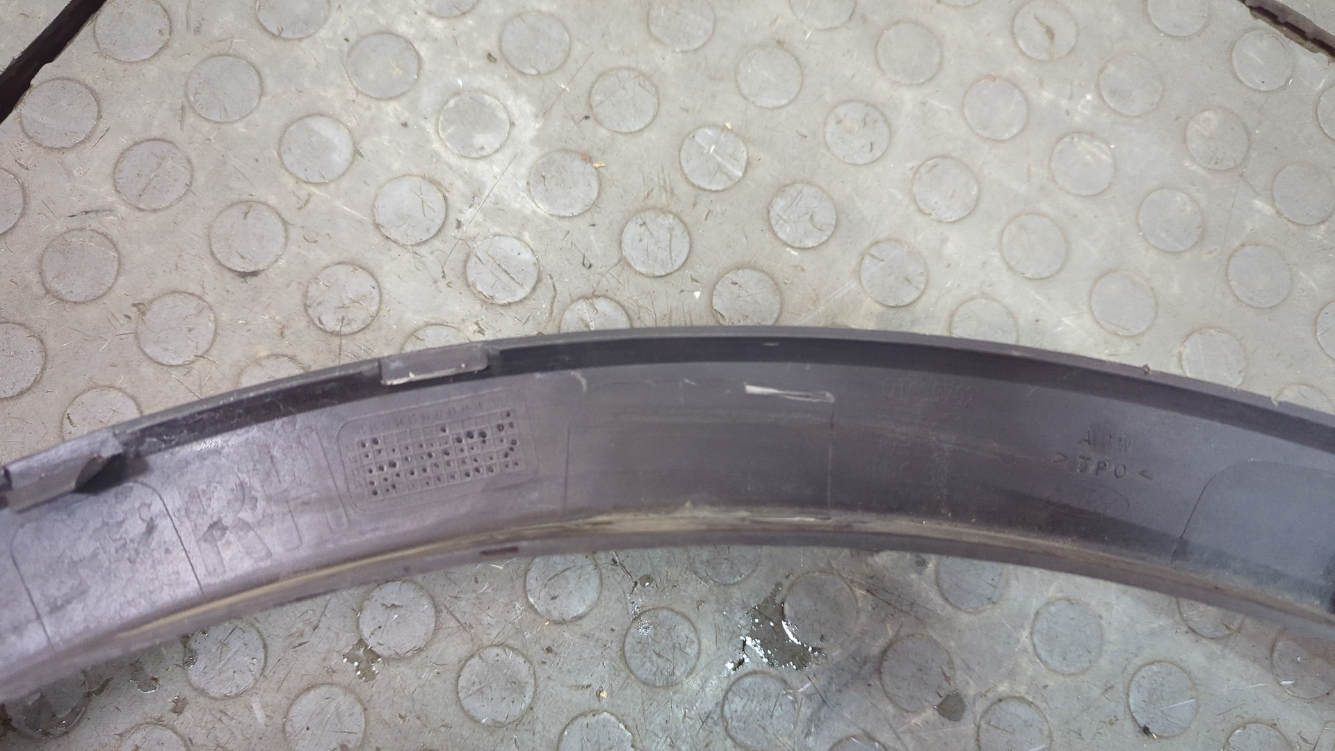 Накладка переднего крыла правого